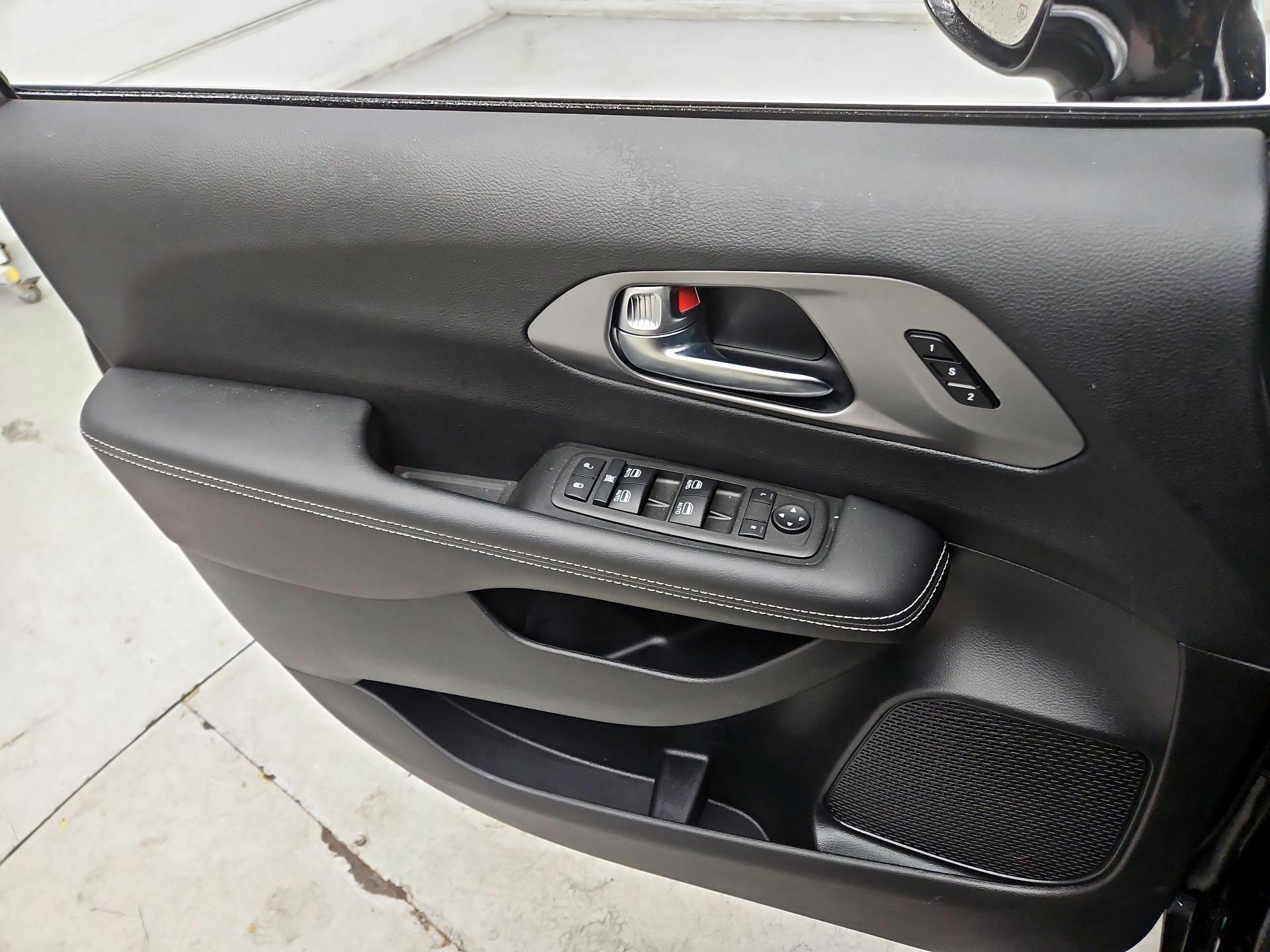 Thumbnail: 2025 Chrysler Pacifica - 12