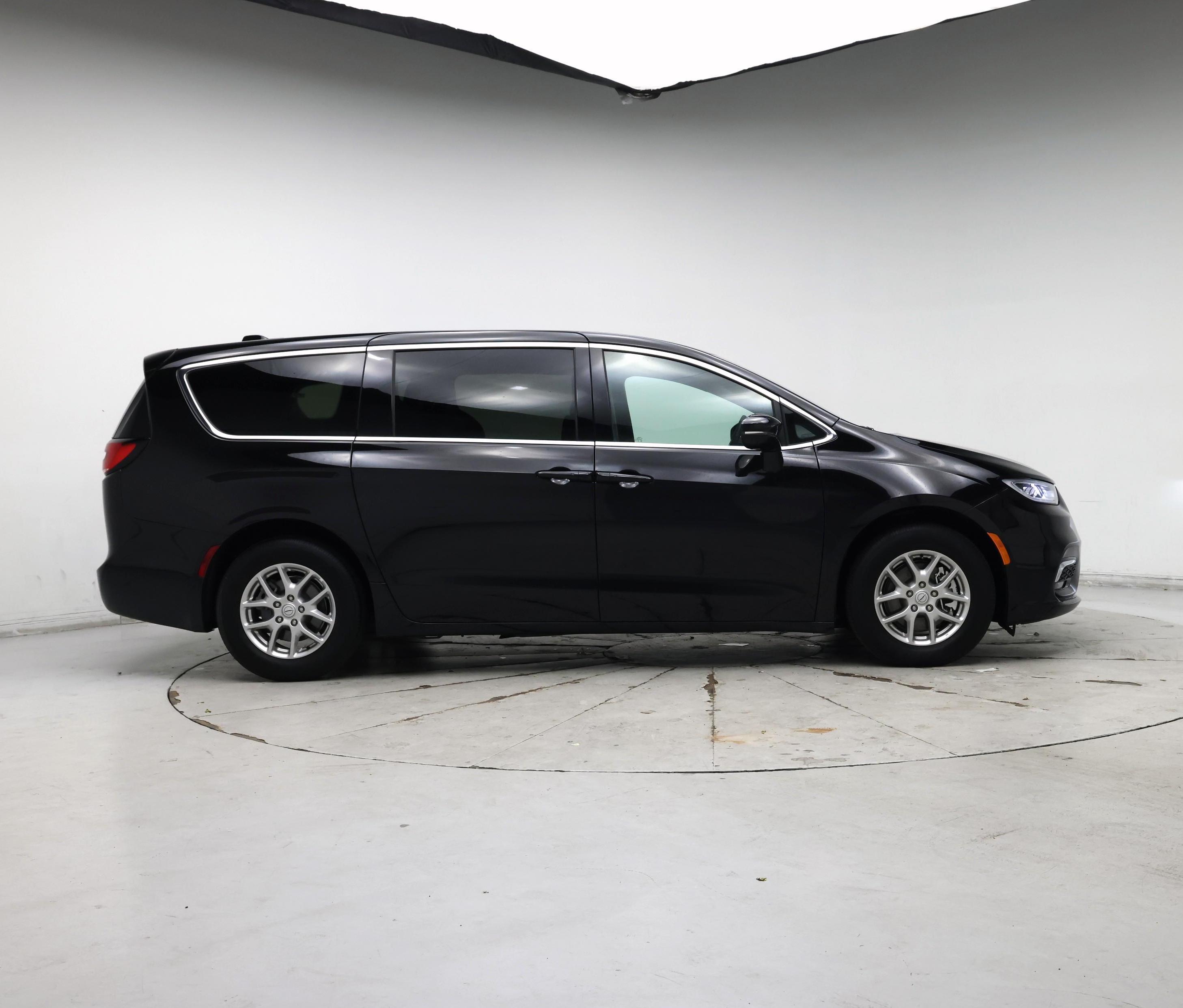 Thumbnail: 2025 Chrysler Pacifica - 7