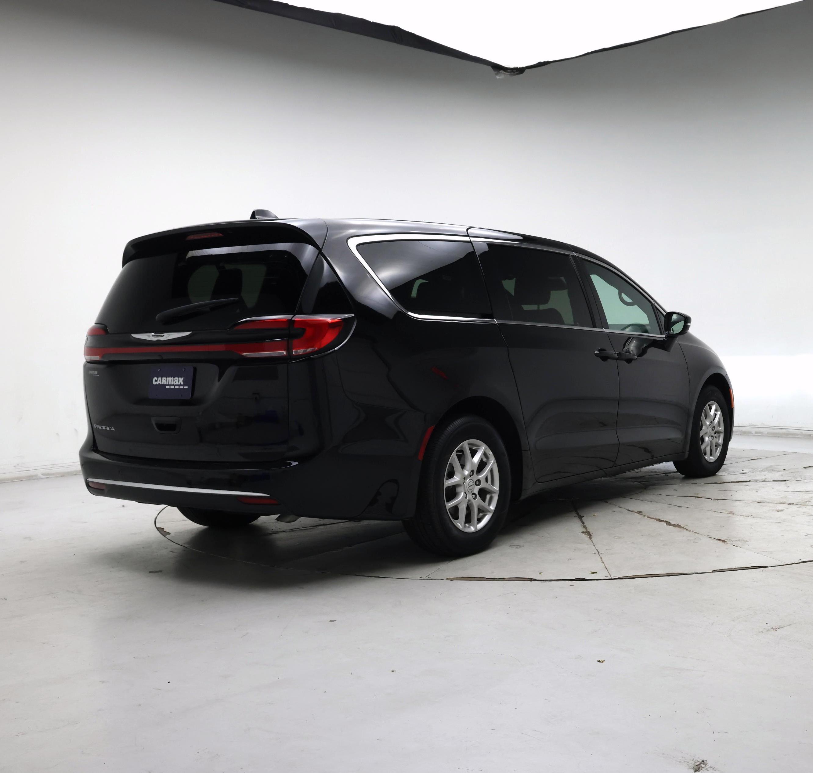 Thumbnail: 2025 Chrysler Pacifica - 8