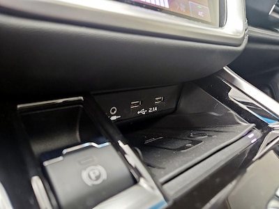 USB/AUX Ports