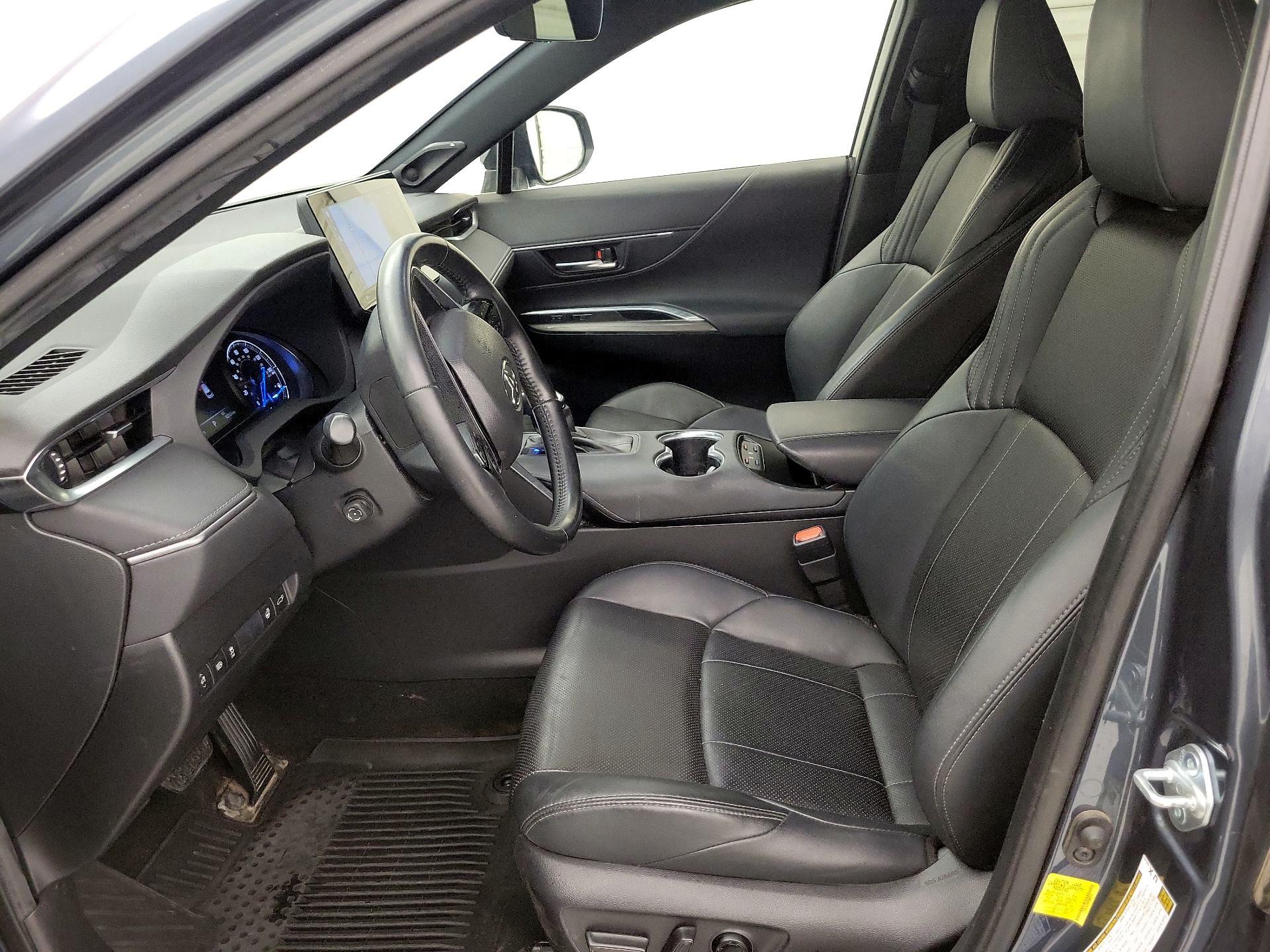 Thumbnail: 2021 Toyota Venza - 11