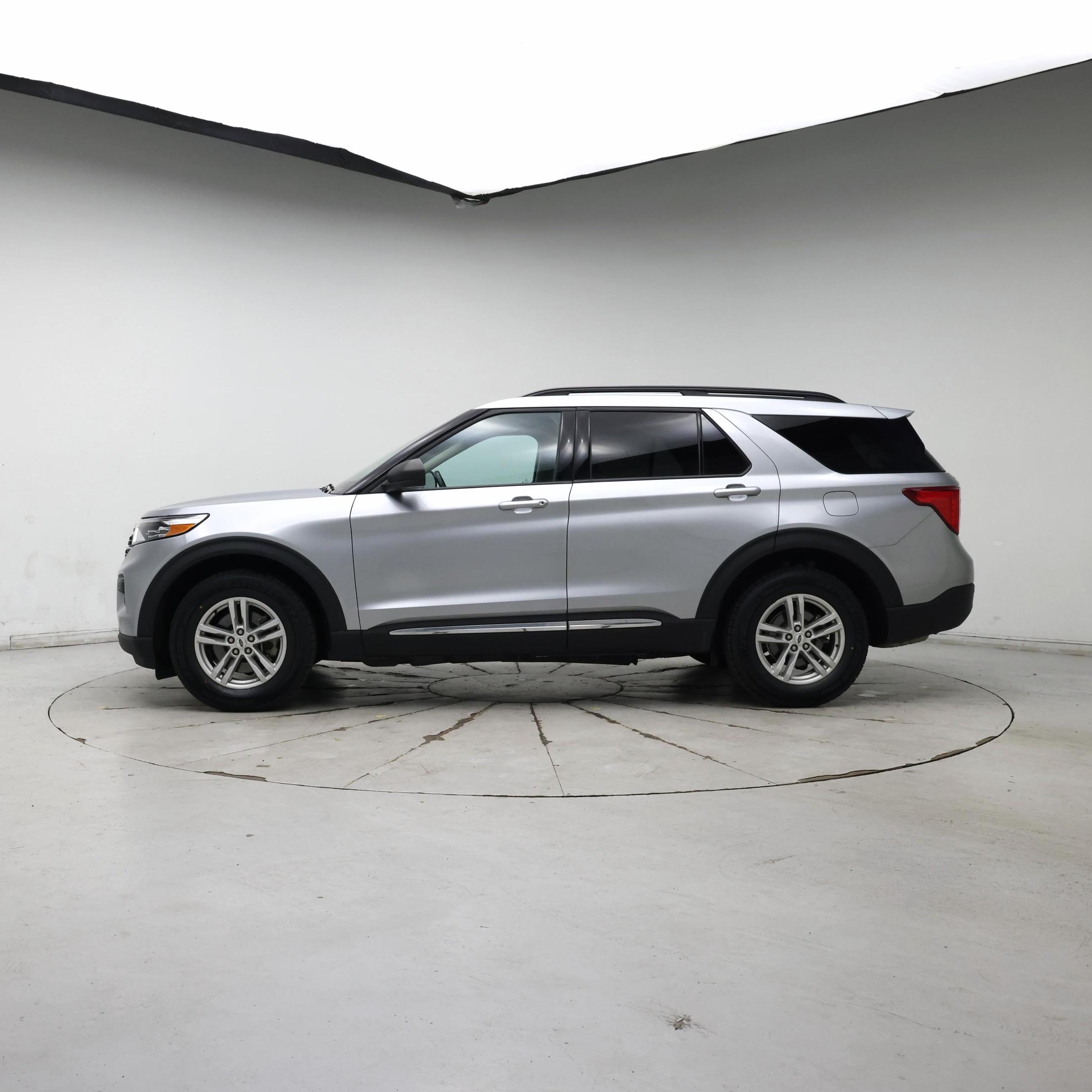 Thumbnail: 2022 Ford Explorer - 3