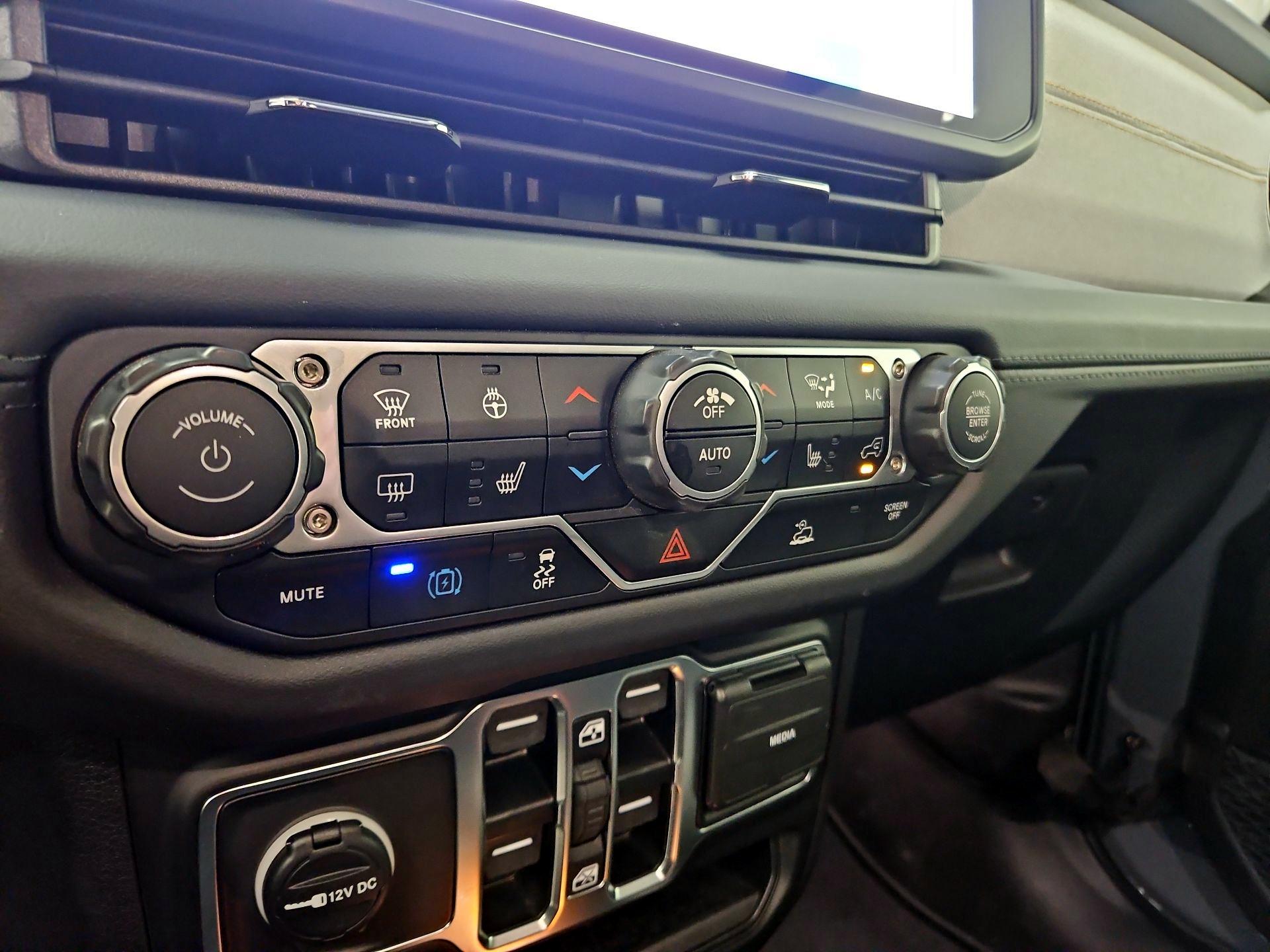 Thumbnail: 2025 Jeep Wrangler - 16