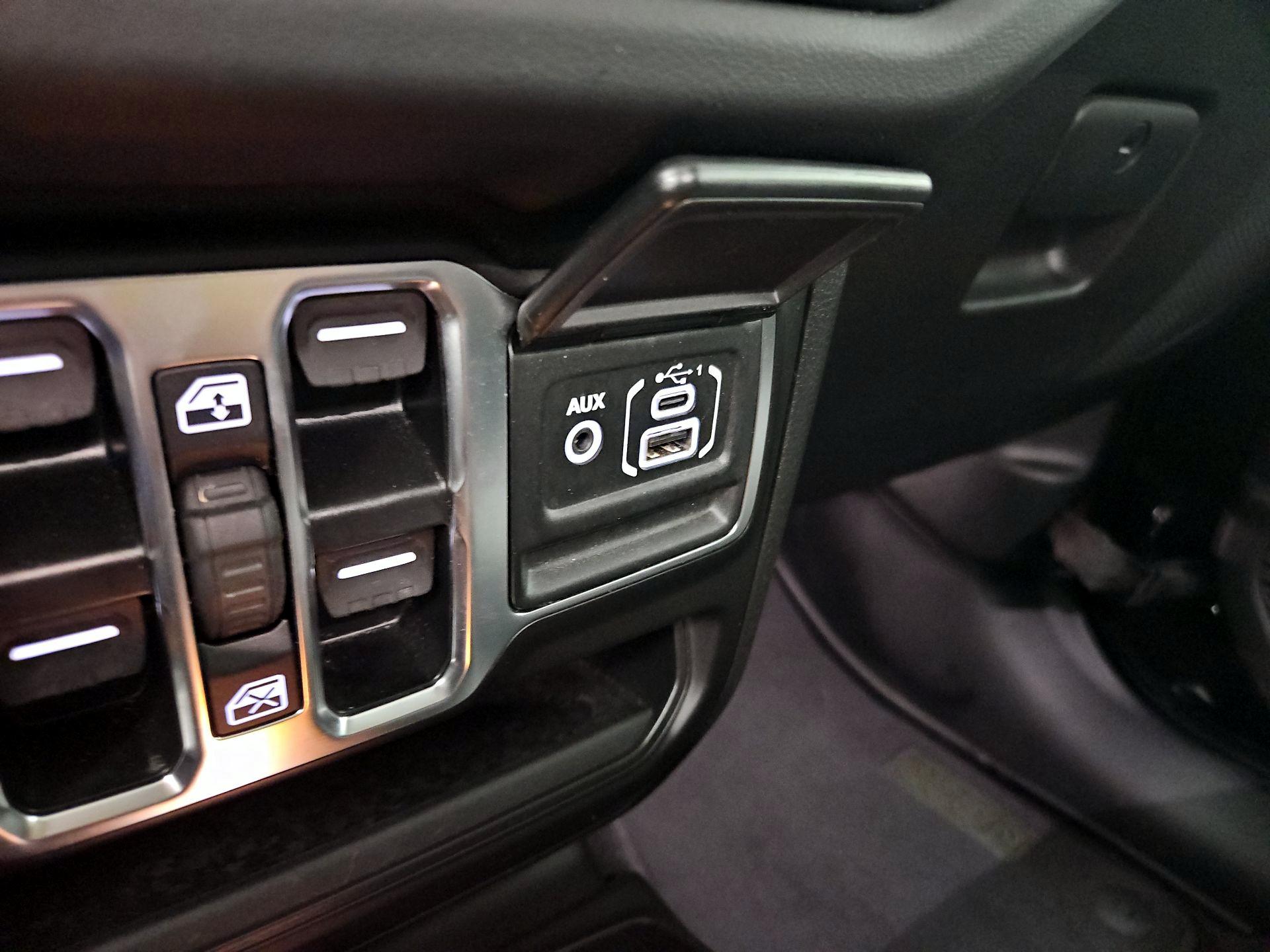 Thumbnail: 2025 Jeep Wrangler - 18