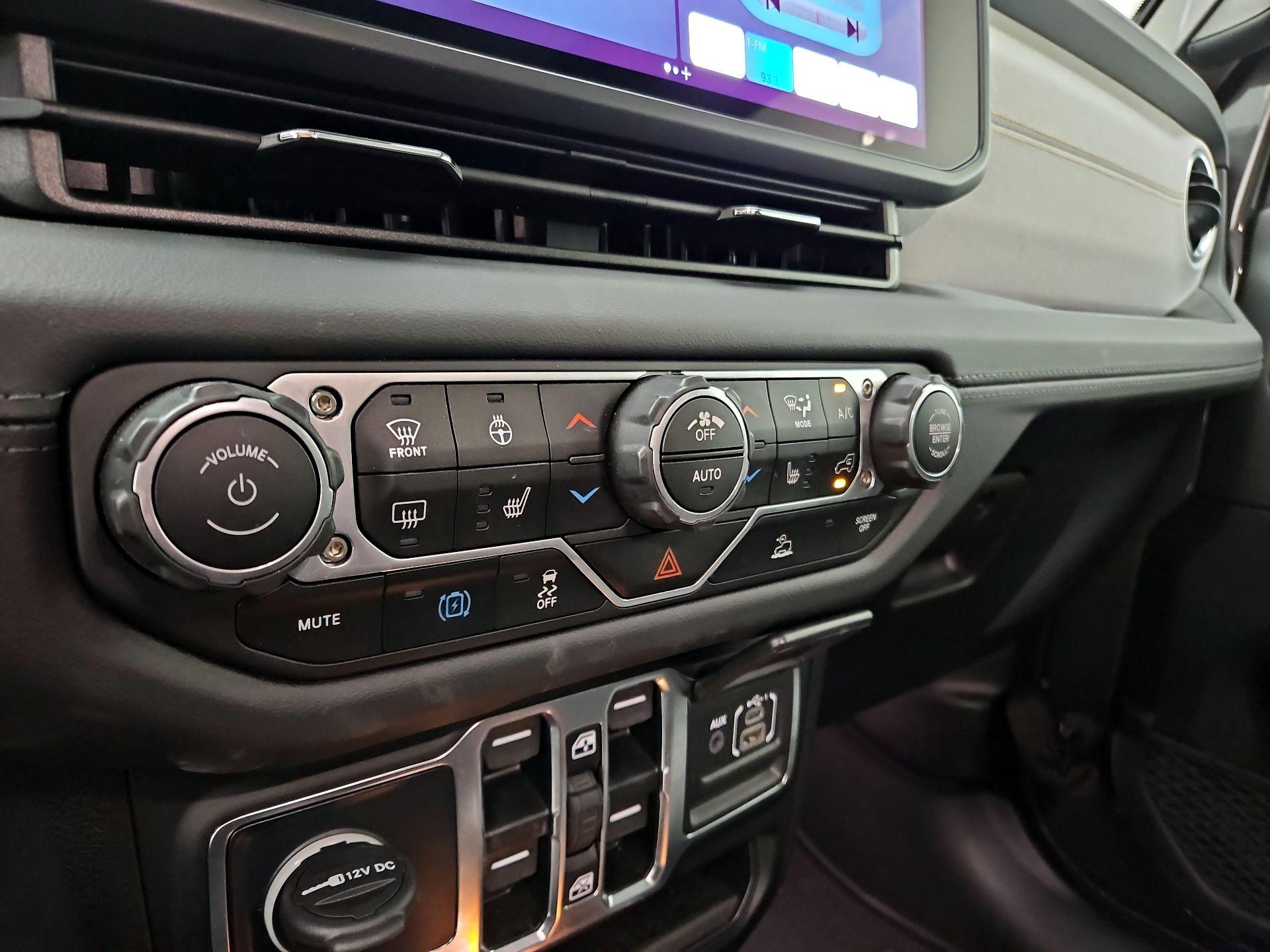 Thumbnail: 2025 Jeep Wrangler - 16
