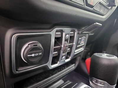 USB/AUX Ports