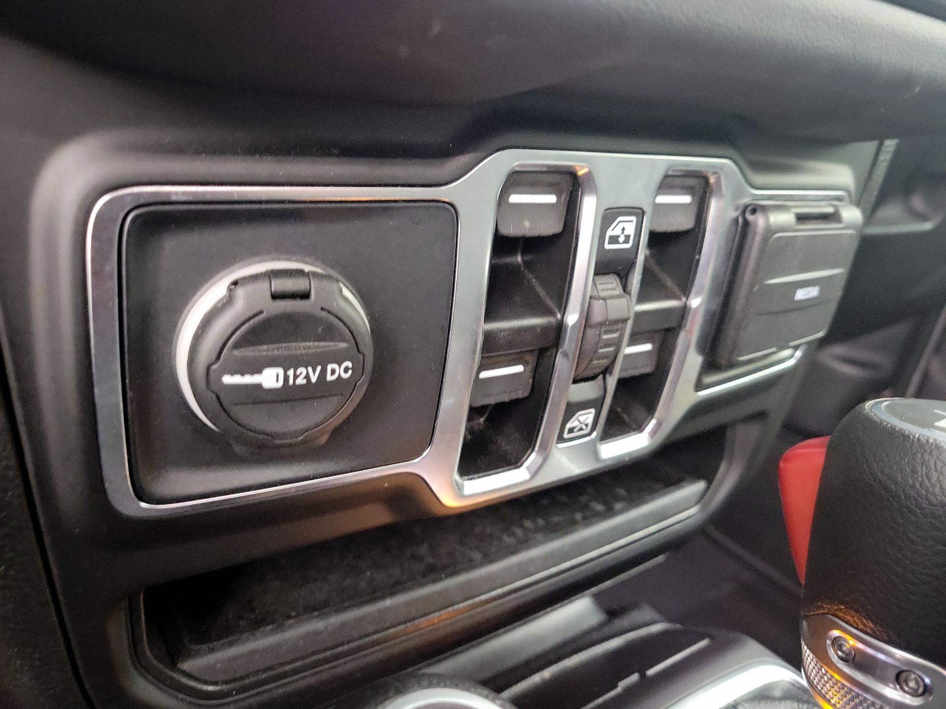 Thumbnail: 2025 Jeep Wrangler - 18