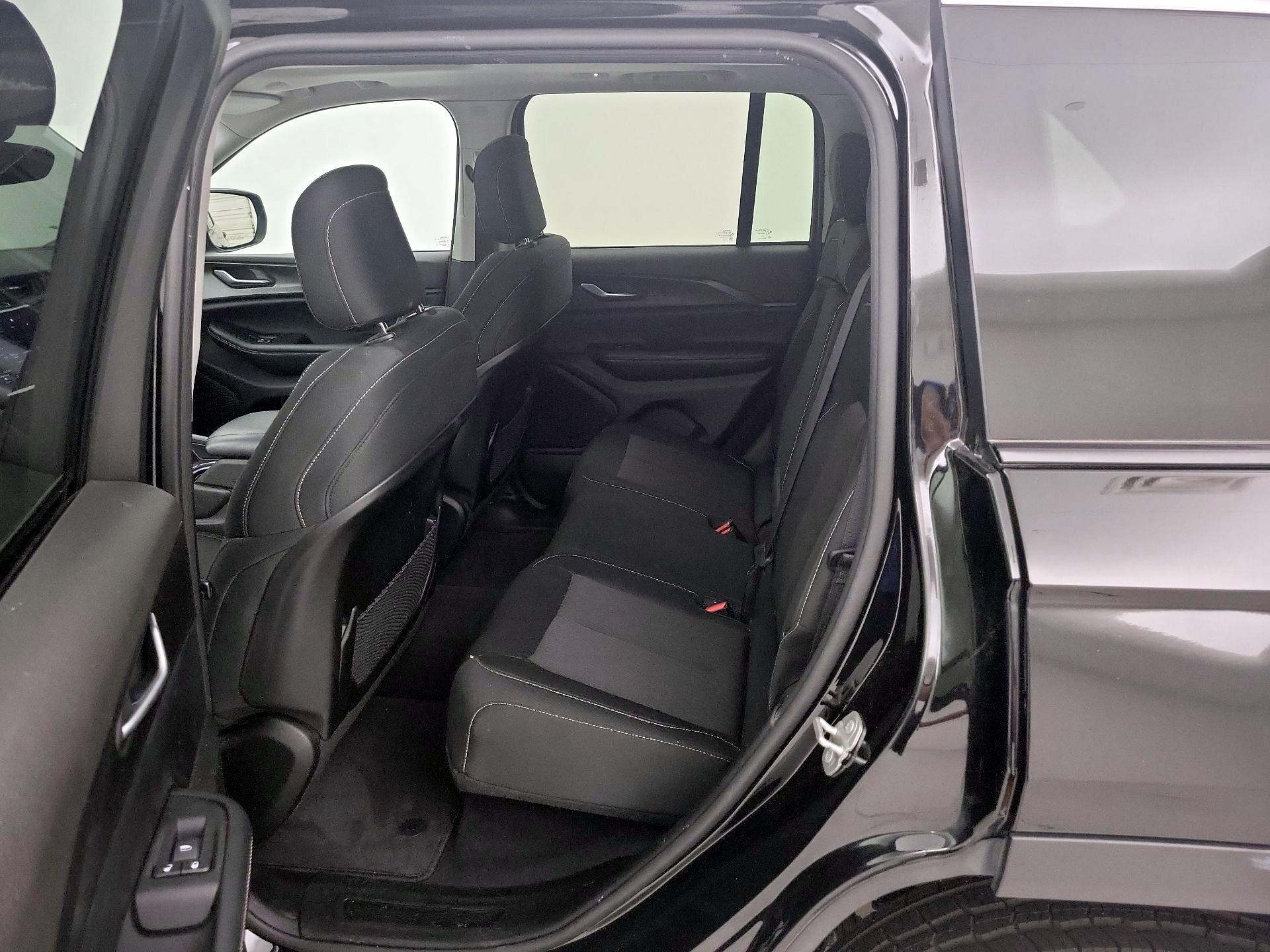 Thumbnail: 2023 Jeep Grand Cherokee - 20