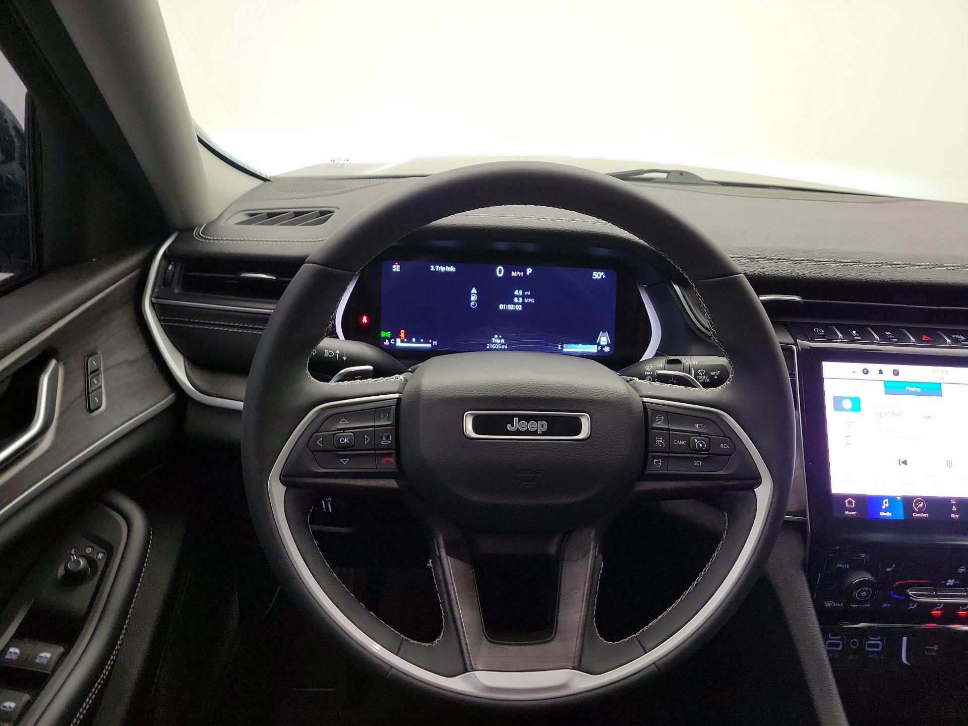 Thumbnail: 2023 Jeep Grand Cherokee - 10