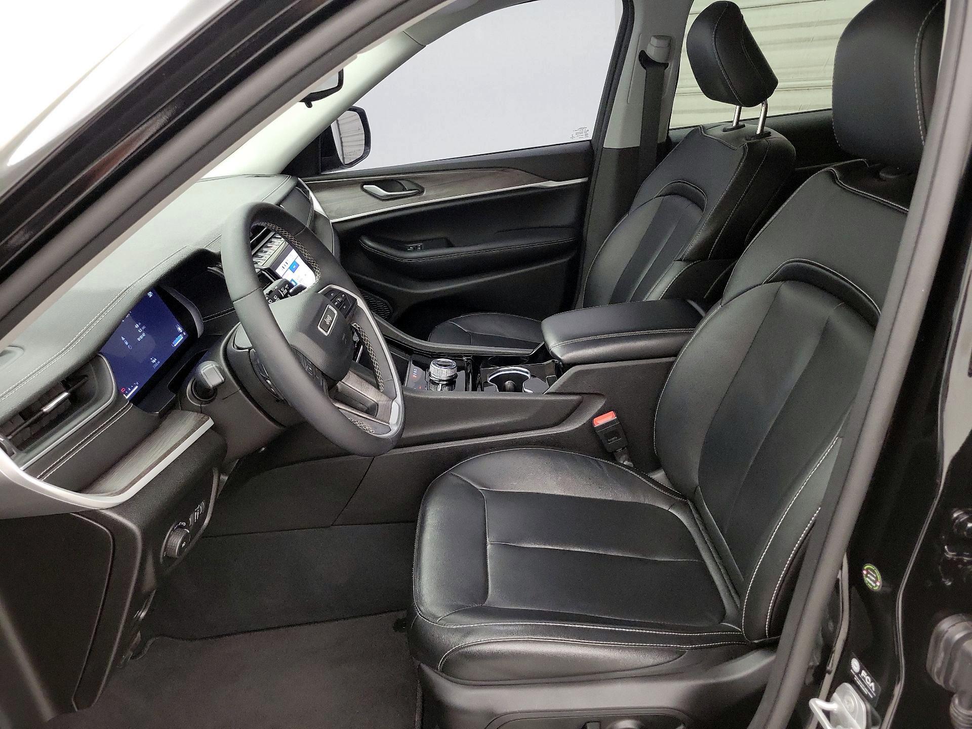 Thumbnail: 2023 Jeep Grand Cherokee - 11