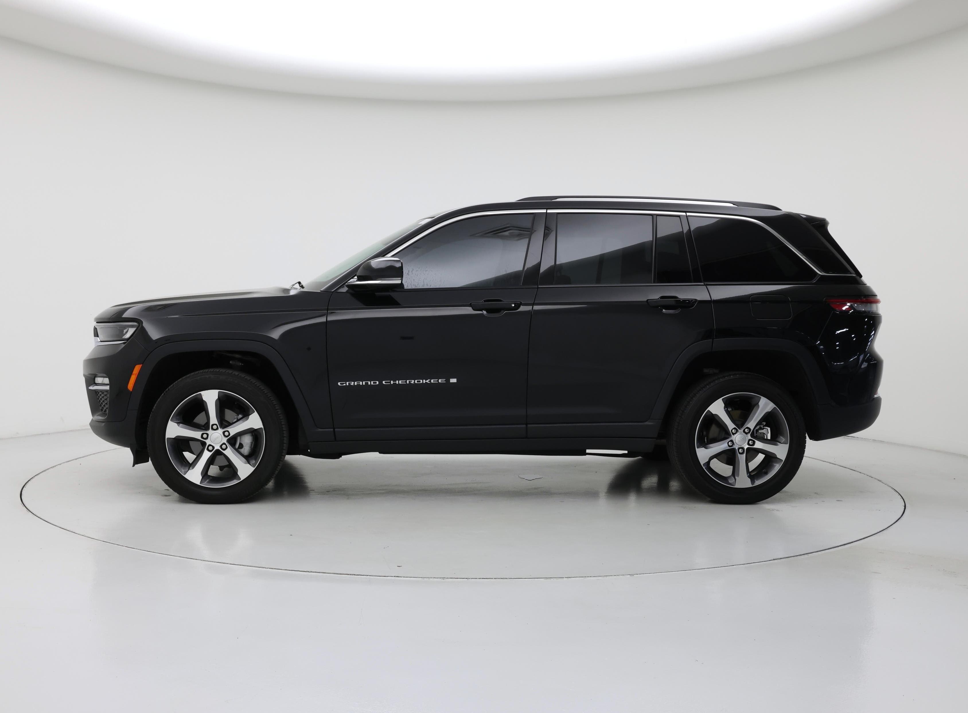 Thumbnail: 2023 Jeep Grand Cherokee - 3