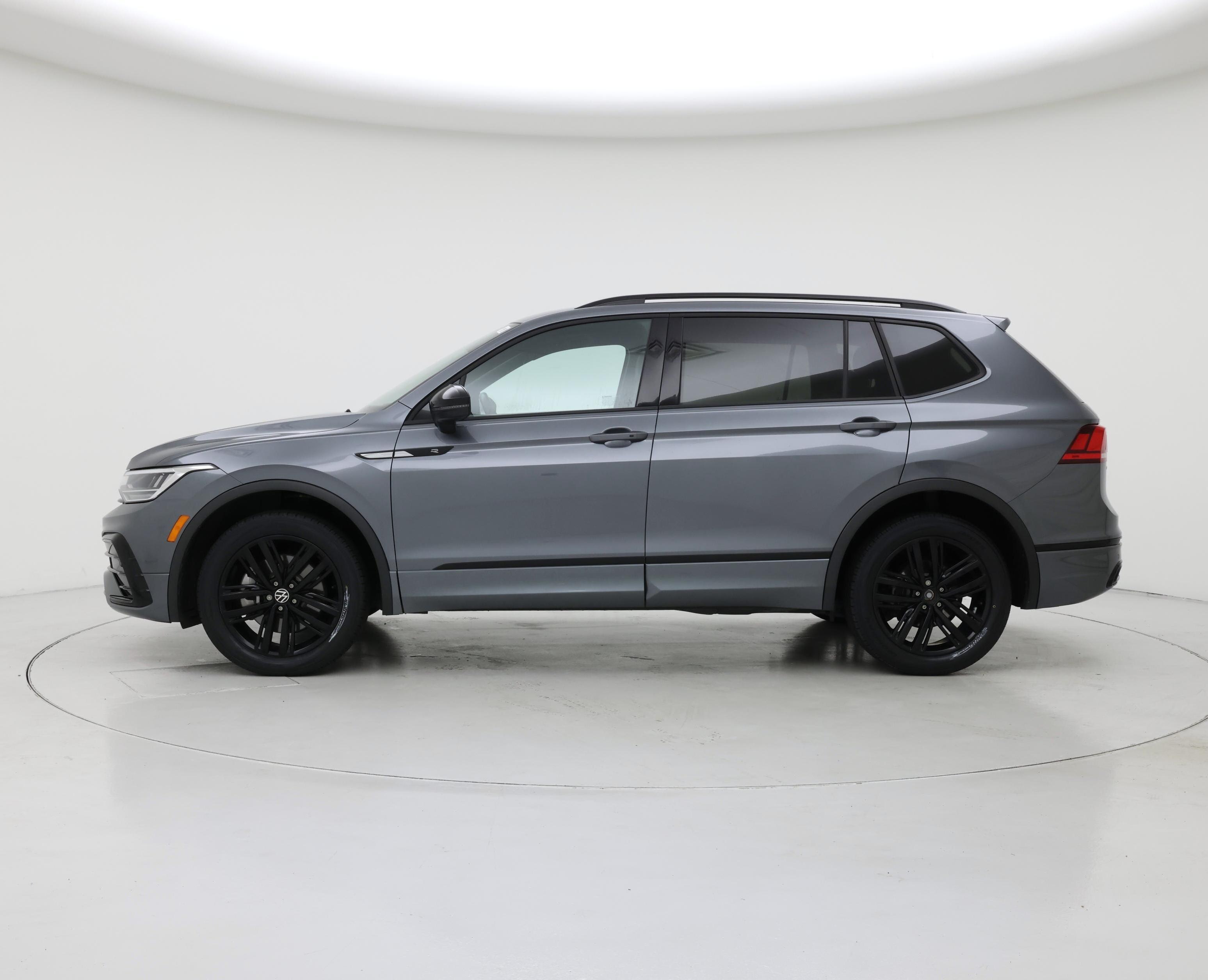 Thumbnail: 2022 Volkswagen Tiguan - 3