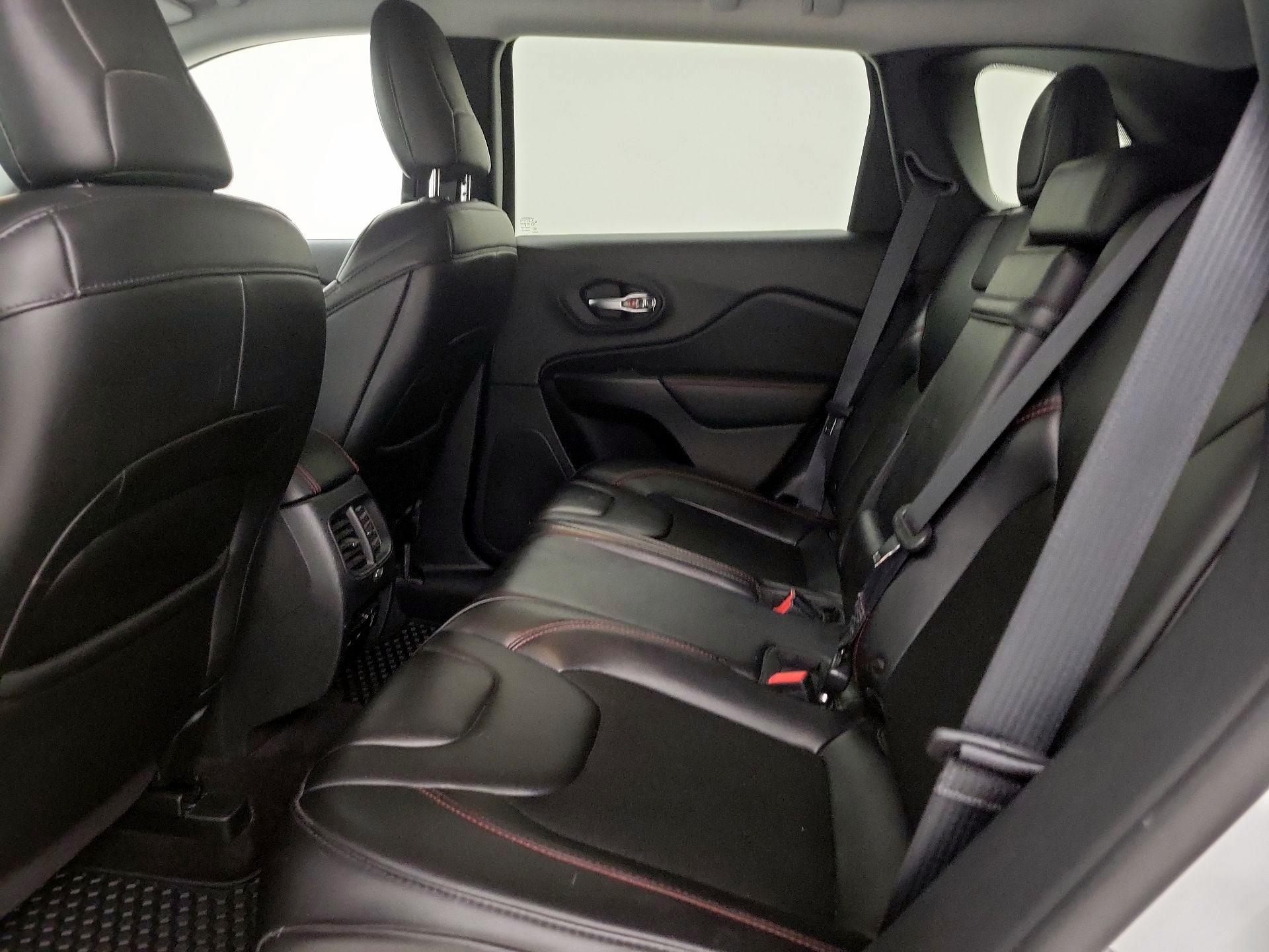 Thumbnail: 2019 Jeep Cherokee - 19