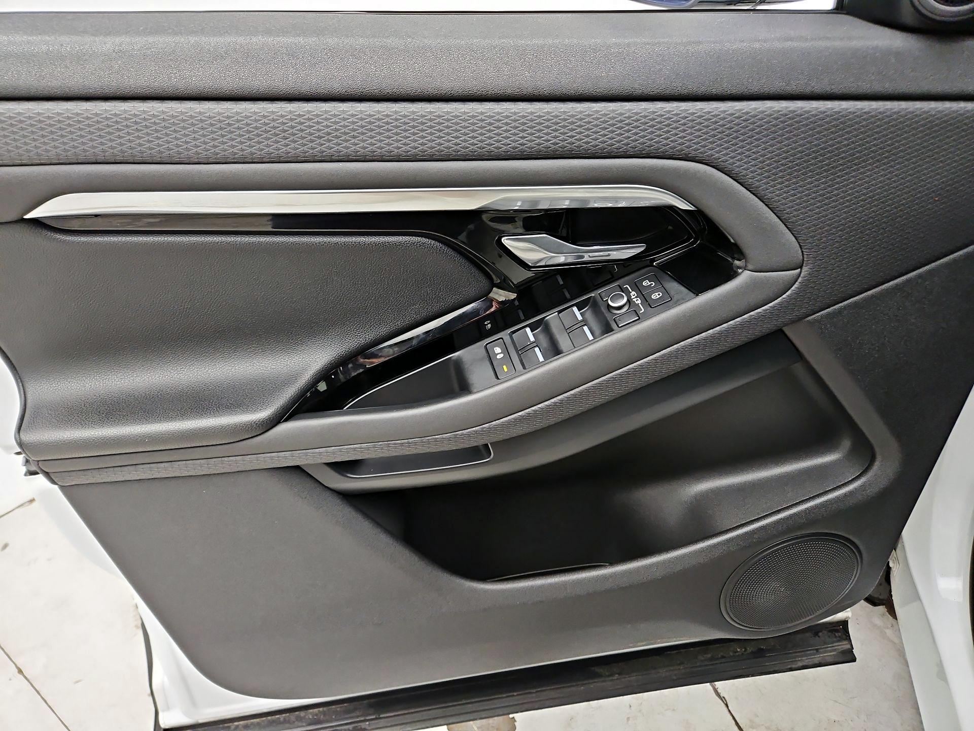 Thumbnail: 2020 Land Rover Range Rover Evoque - 12