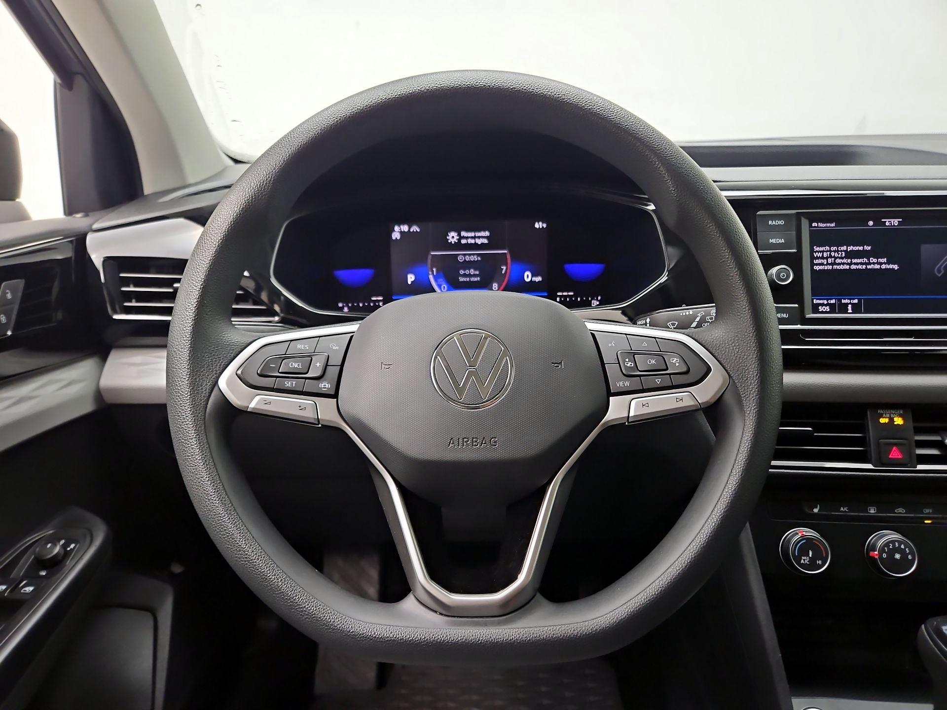 Thumbnail: 2022 Volkswagen Taos - 10