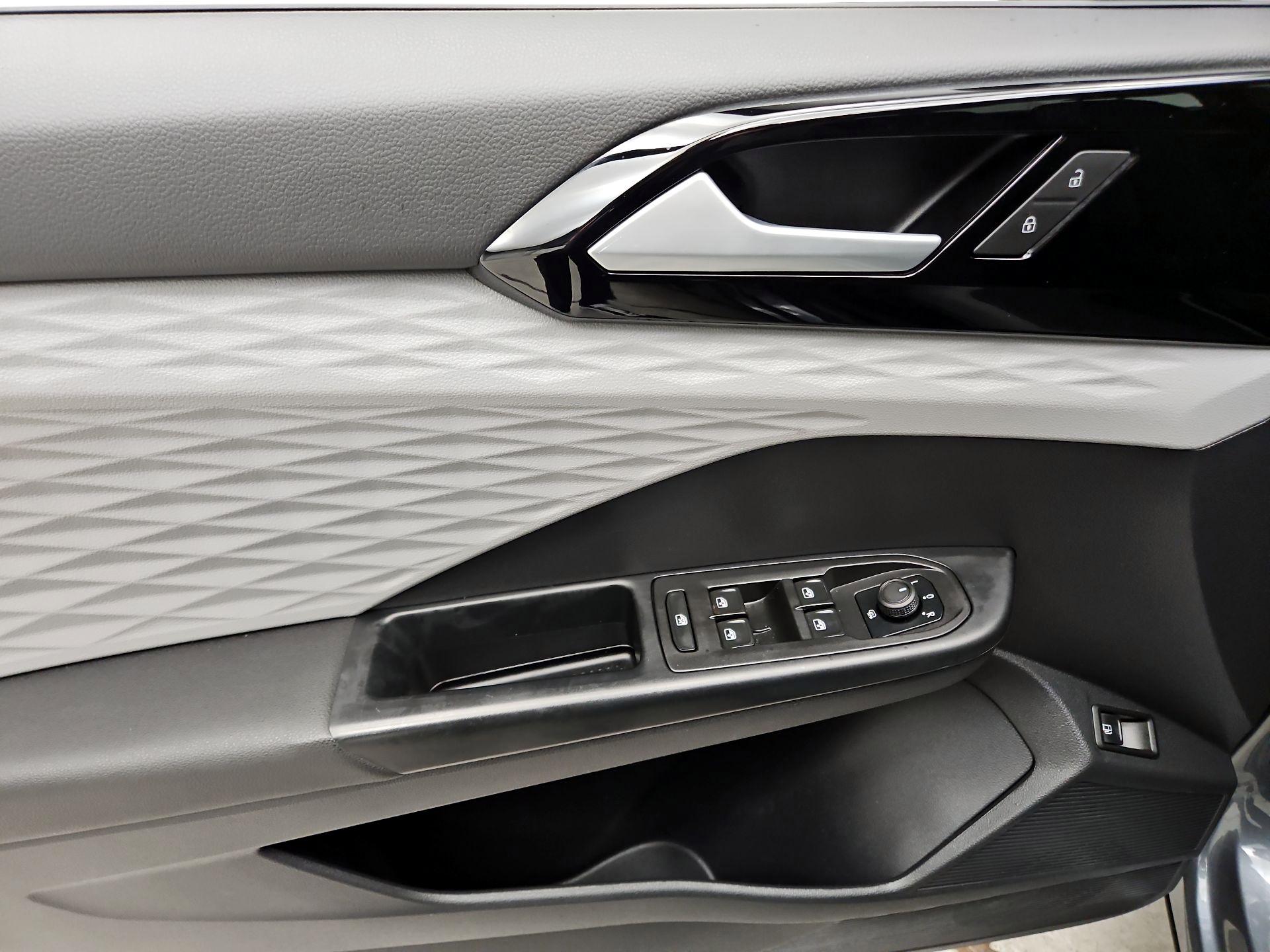 Thumbnail: 2022 Volkswagen Taos - 12