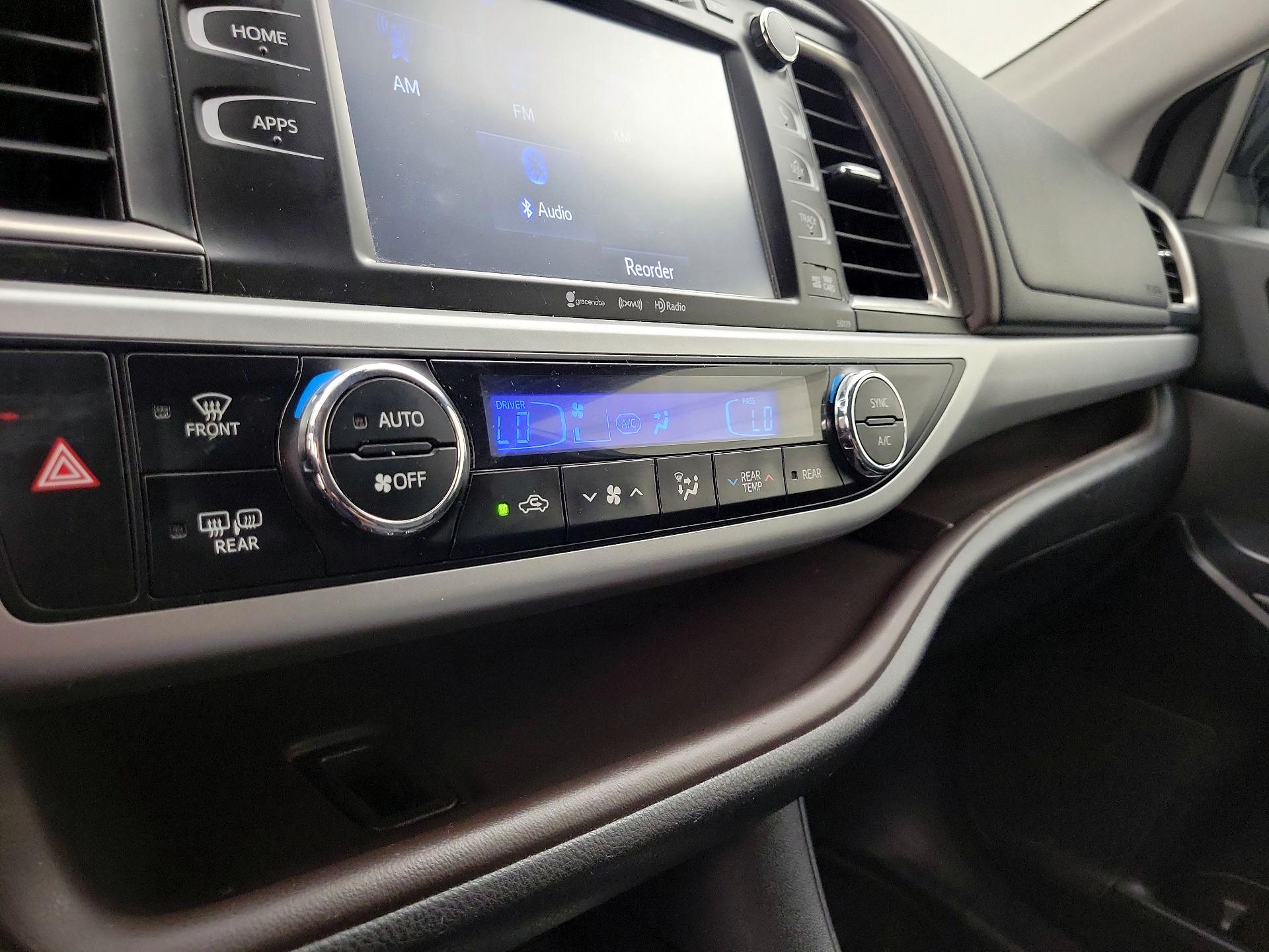 Thumbnail: 2018 Toyota Highlander - 17