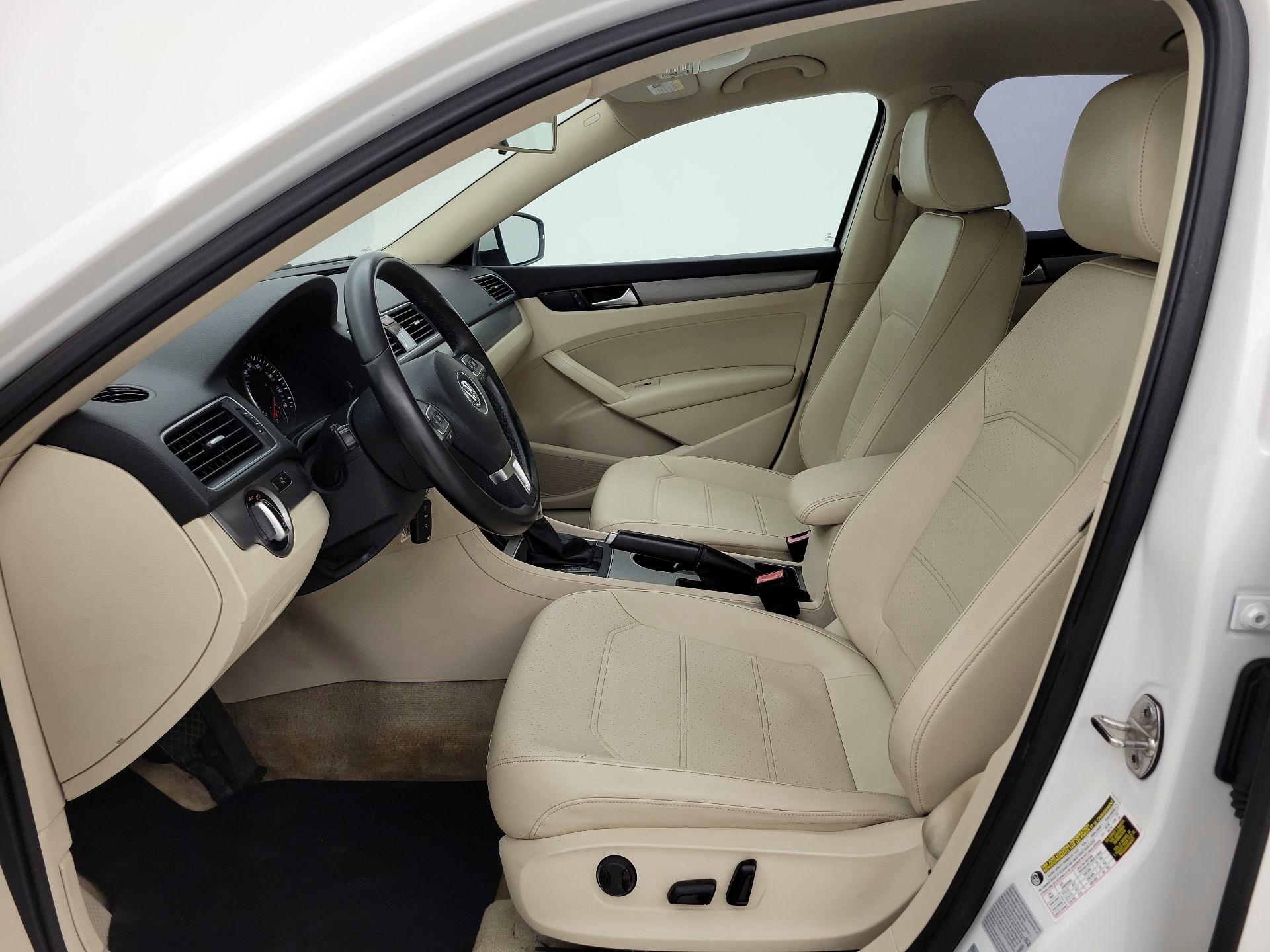 Thumbnail: 2015 Volkswagen Passat - 11