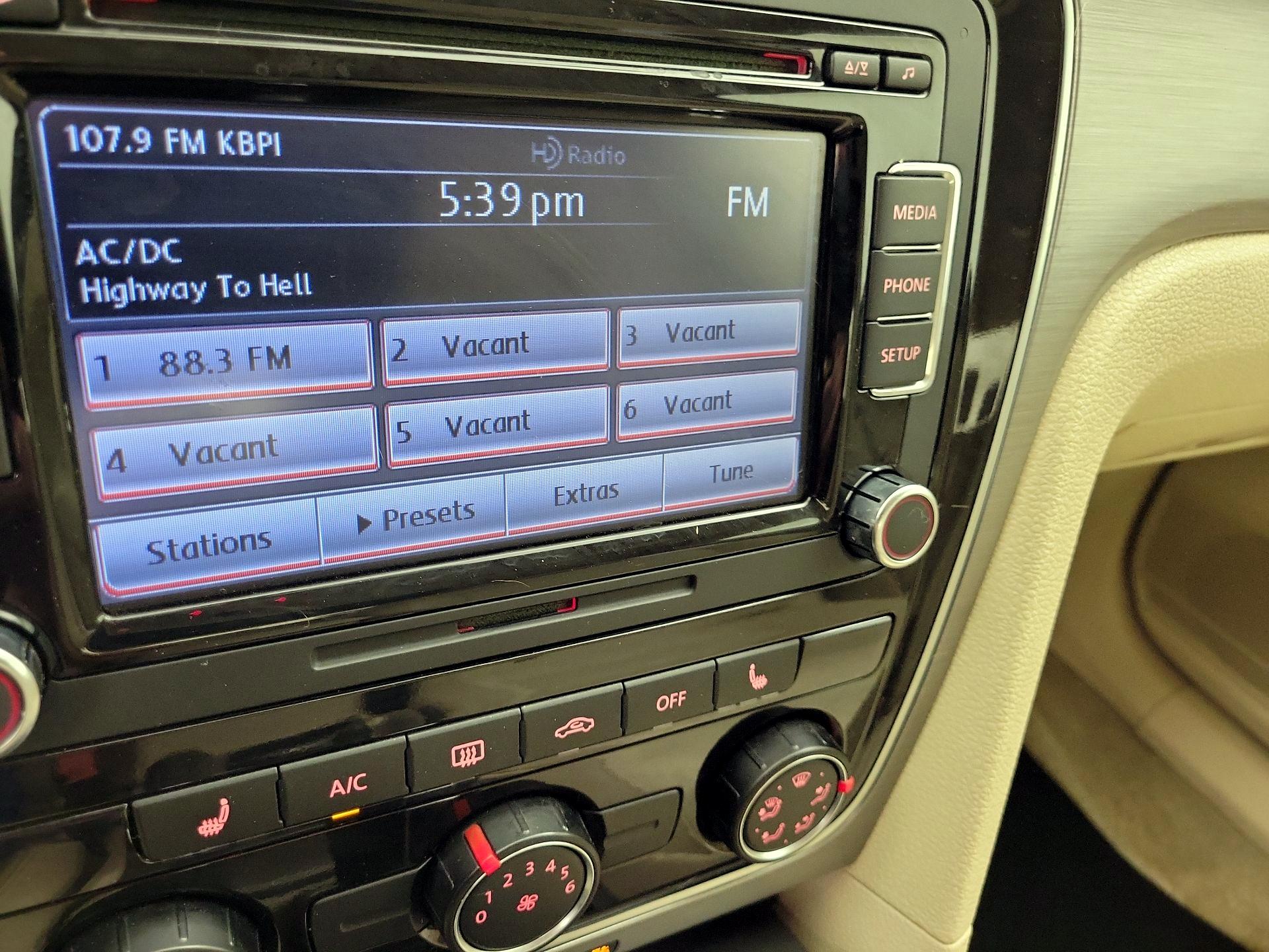 Thumbnail: 2015 Volkswagen Passat - 15