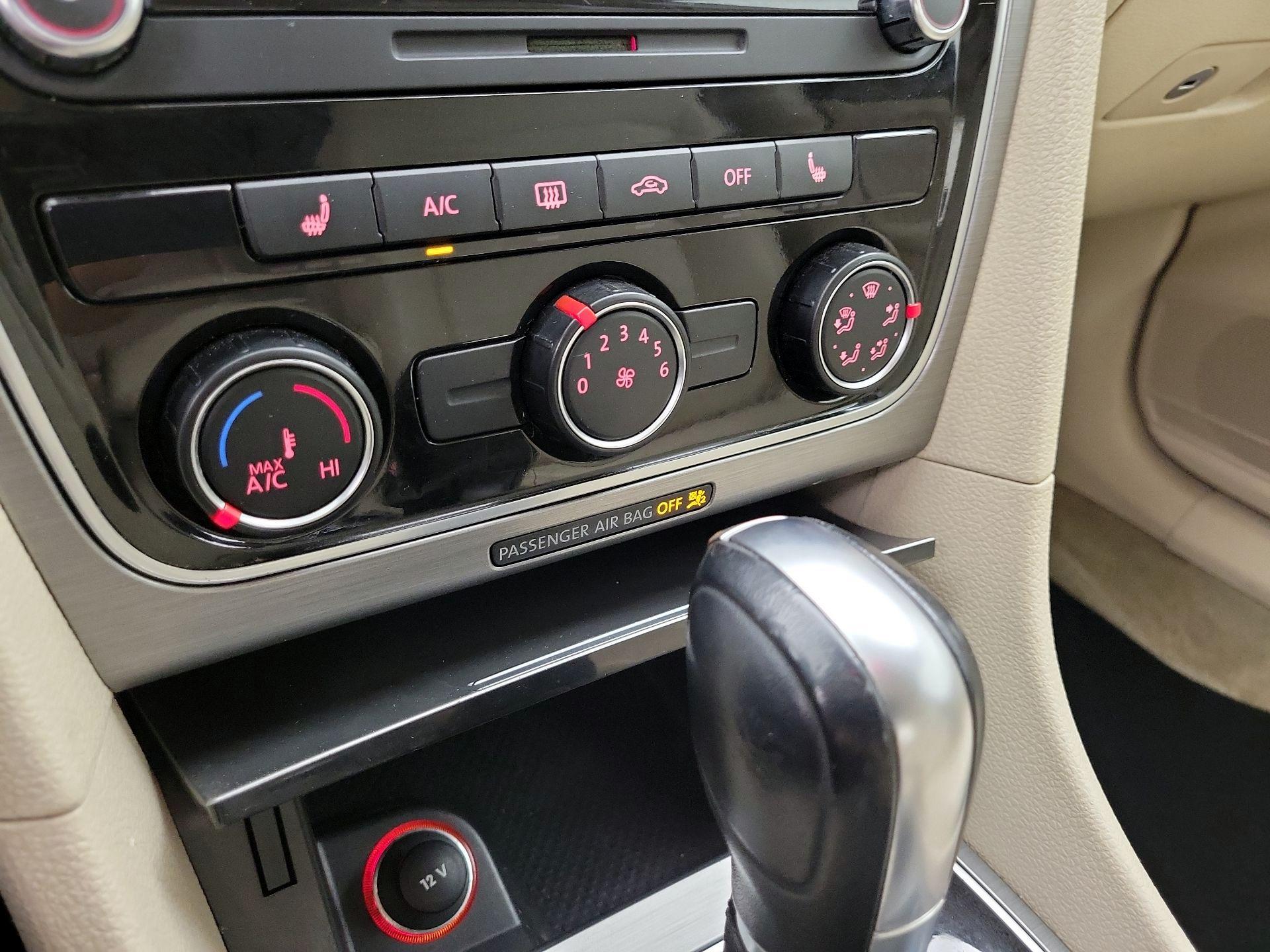 Thumbnail: 2015 Volkswagen Passat - 16