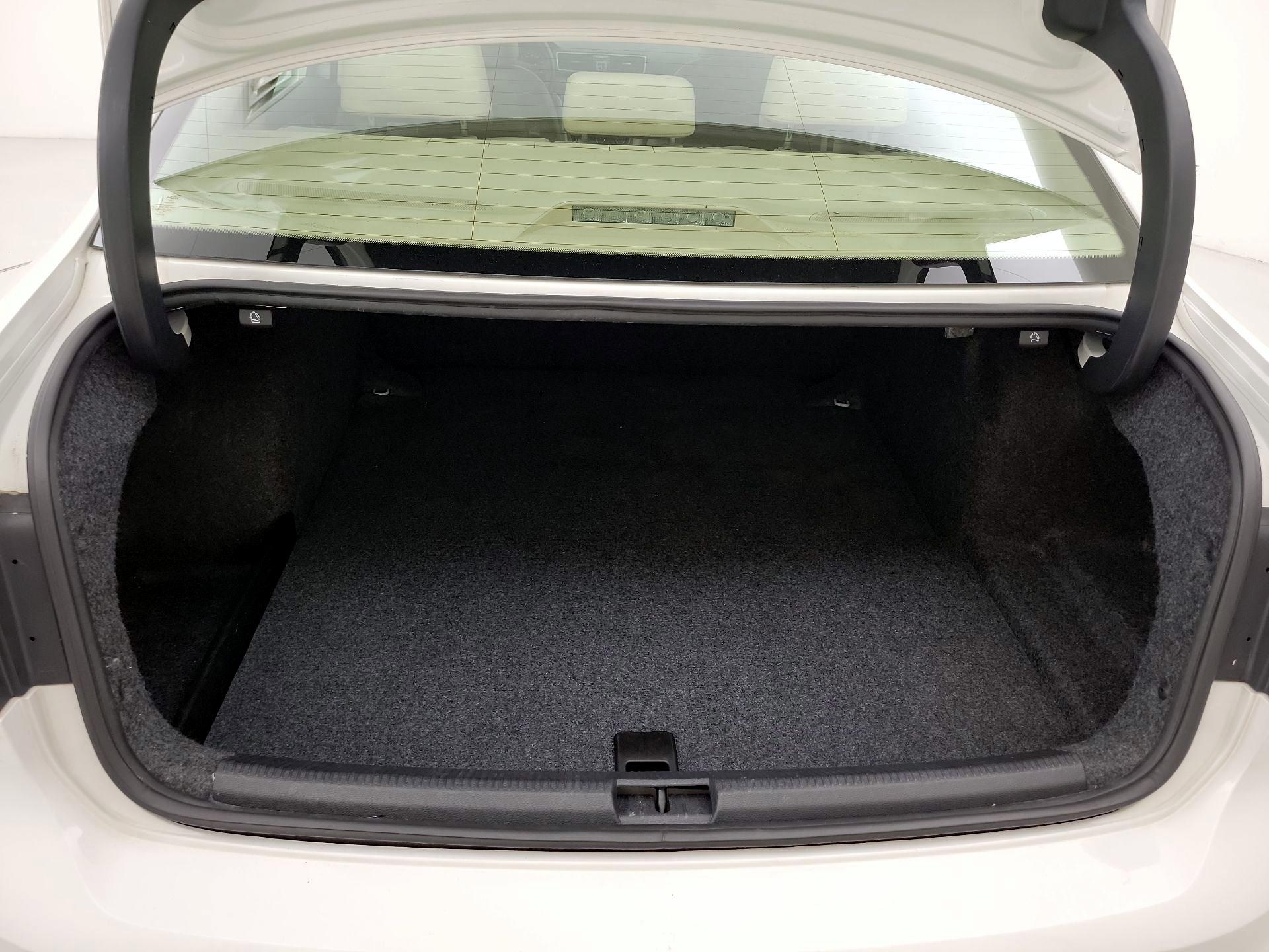Thumbnail: 2015 Volkswagen Passat - 20