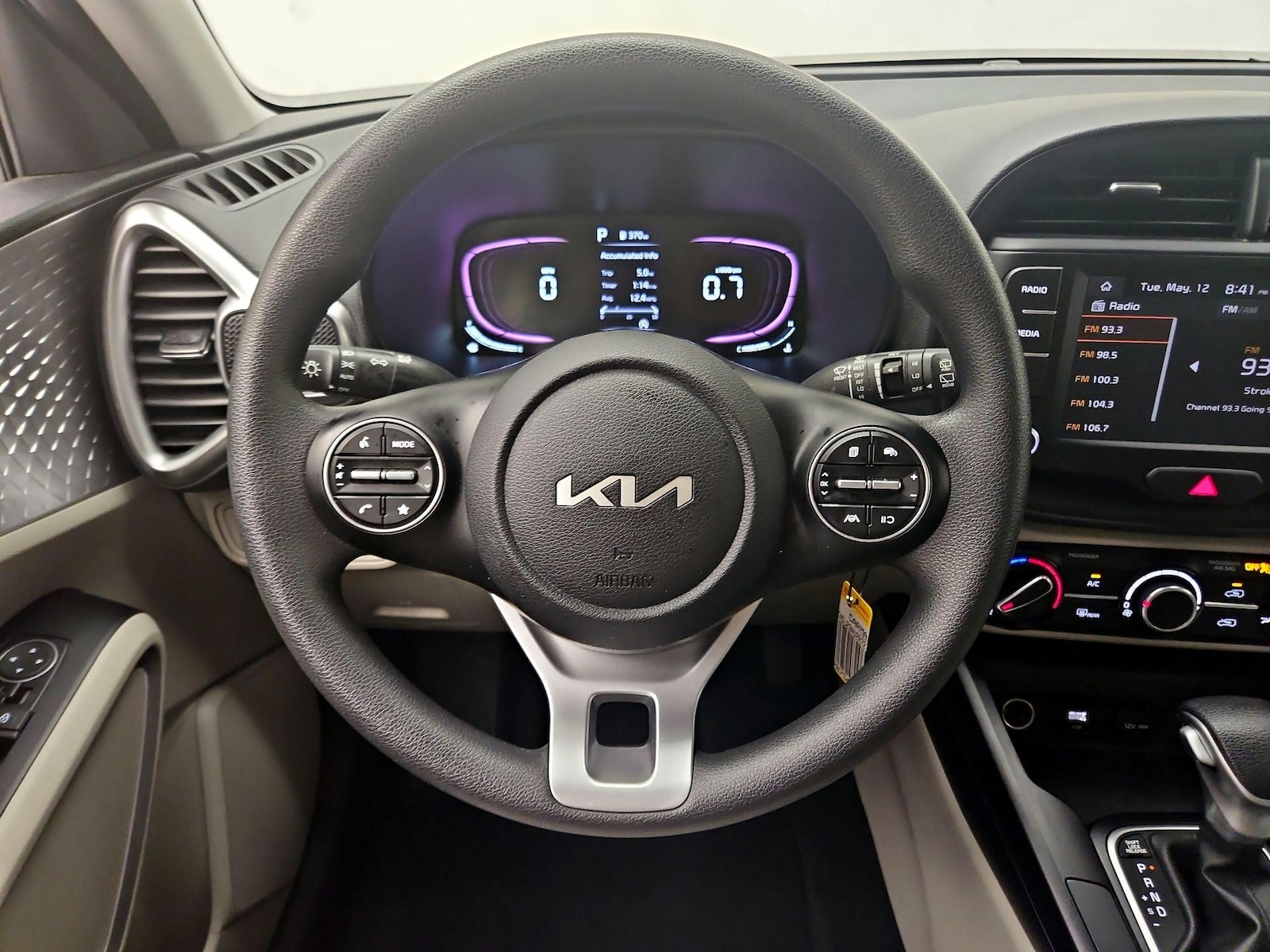 2024 Kia Soul LX - Photo 11