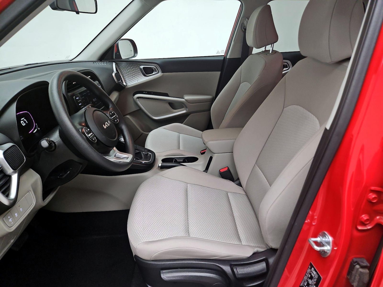 2024 Kia Soul LX - Photo 12