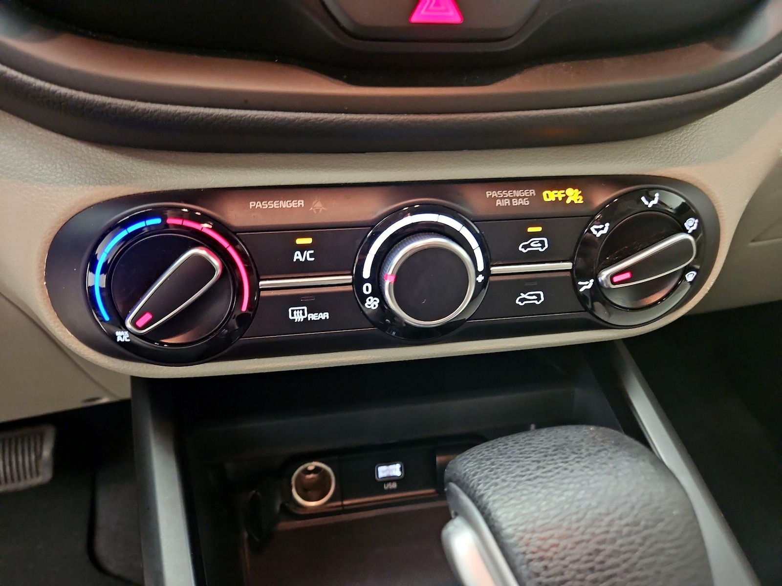 2024 Kia Soul LX - Photo 17