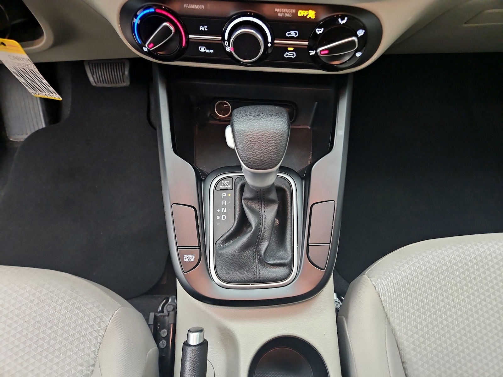 2024 Kia Soul LX - Photo 18