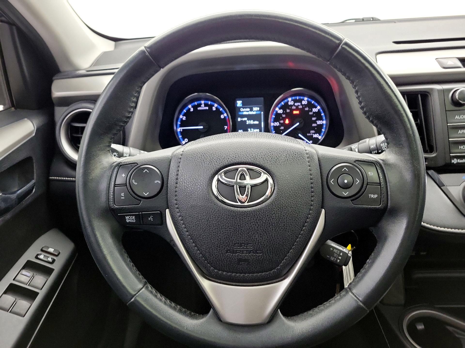 Thumbnail: 2016 Toyota RAV4 - 10