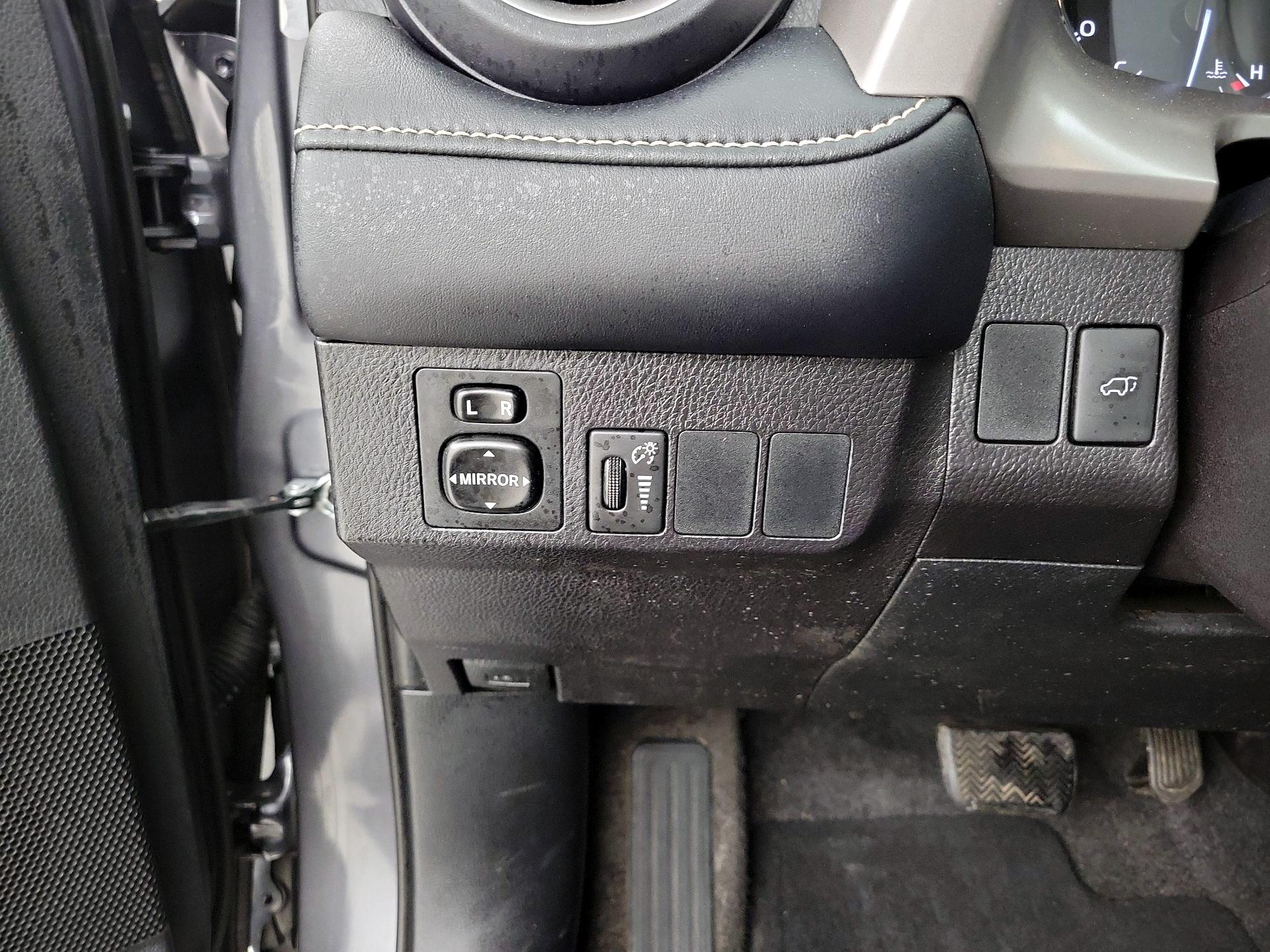 Thumbnail: 2016 Toyota RAV4 - 13