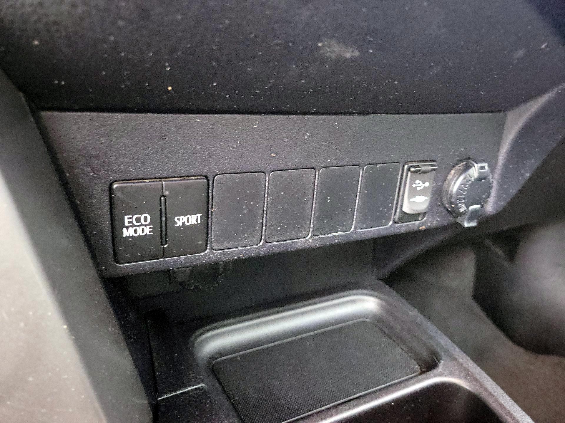Thumbnail: 2016 Toyota RAV4 - 18