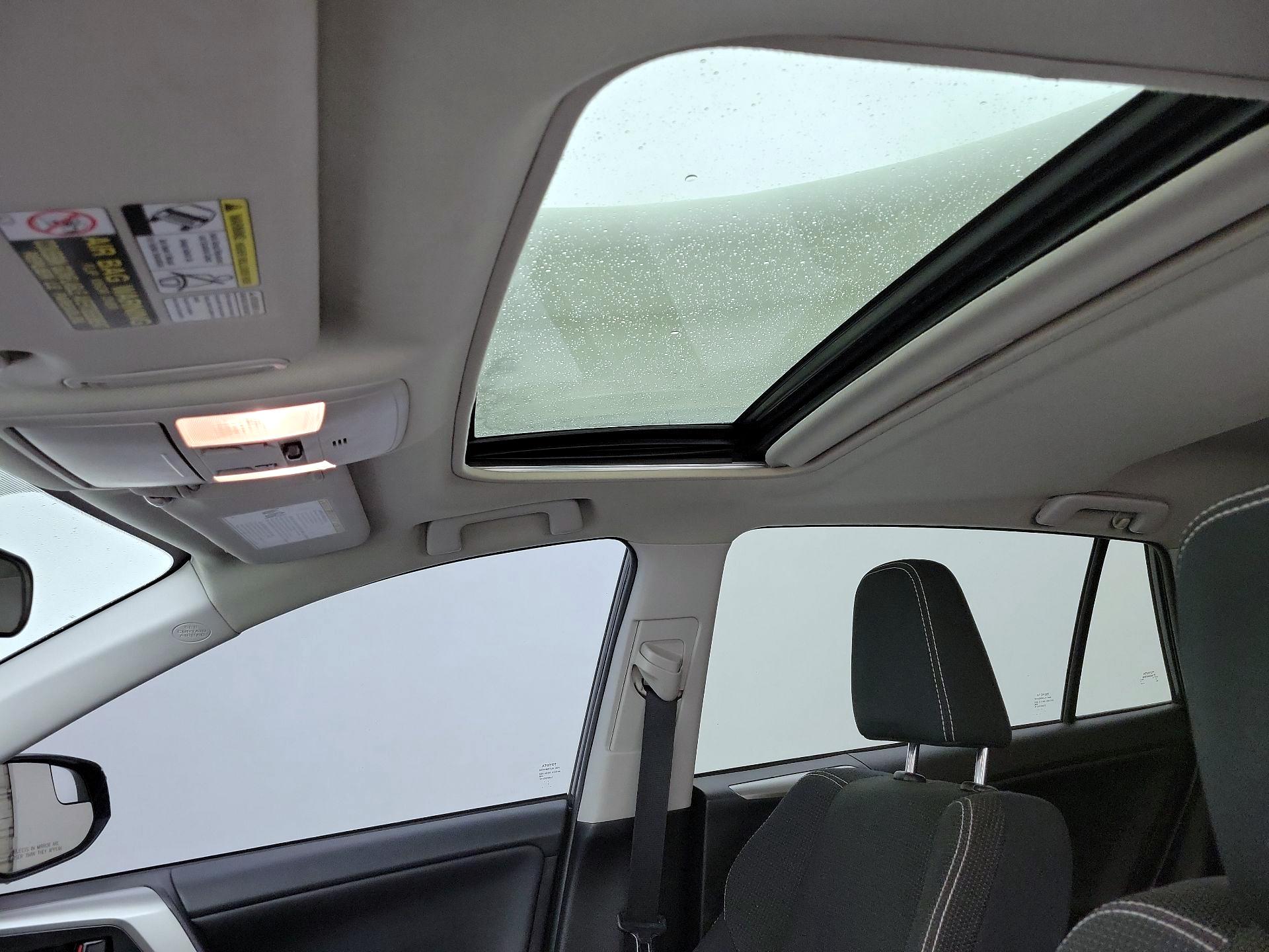 Thumbnail: 2016 Toyota RAV4 - 19