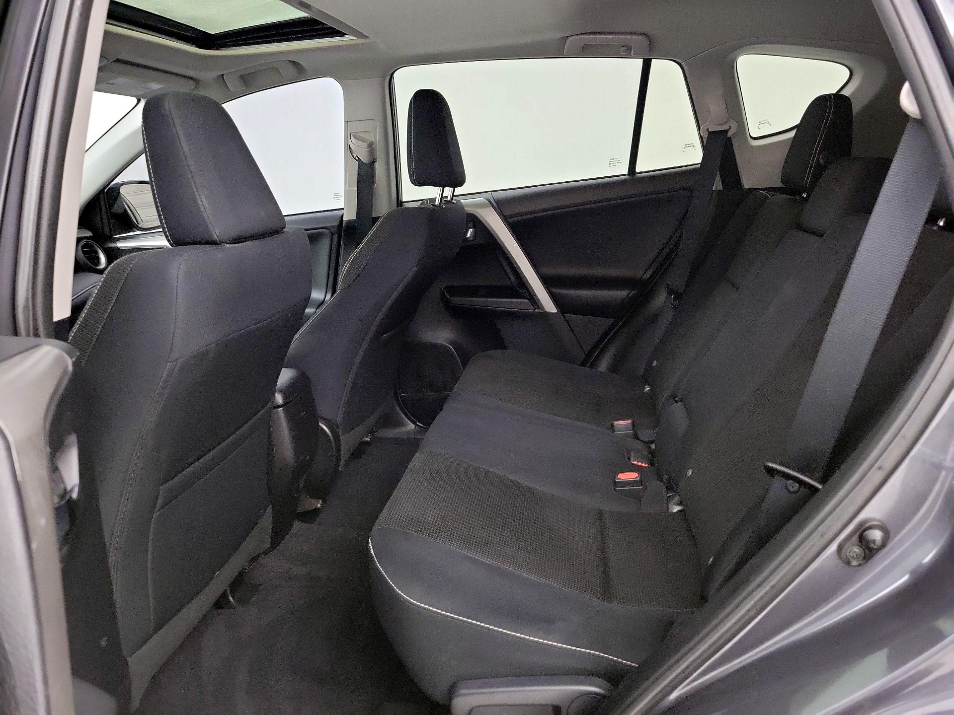 Thumbnail: 2016 Toyota RAV4 - 20