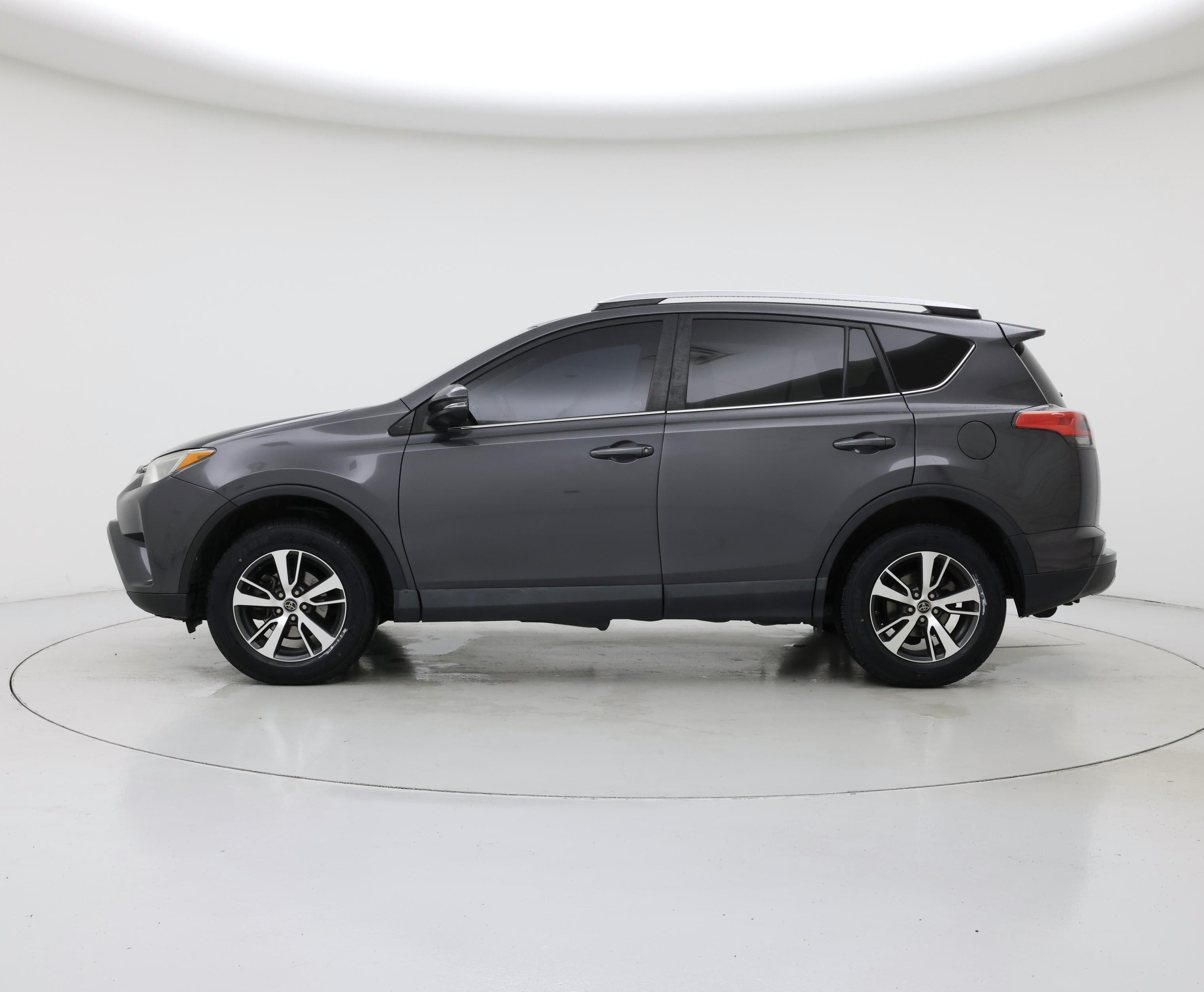 Thumbnail: 2016 Toyota RAV4 - 3
