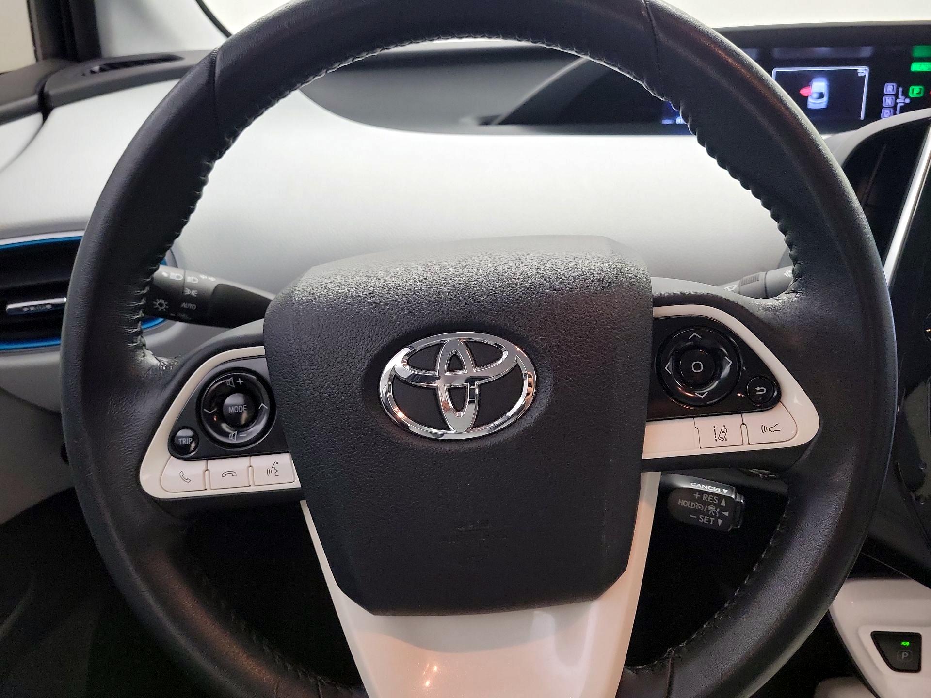 Thumbnail: 2017 Toyota Prius Prime - 10