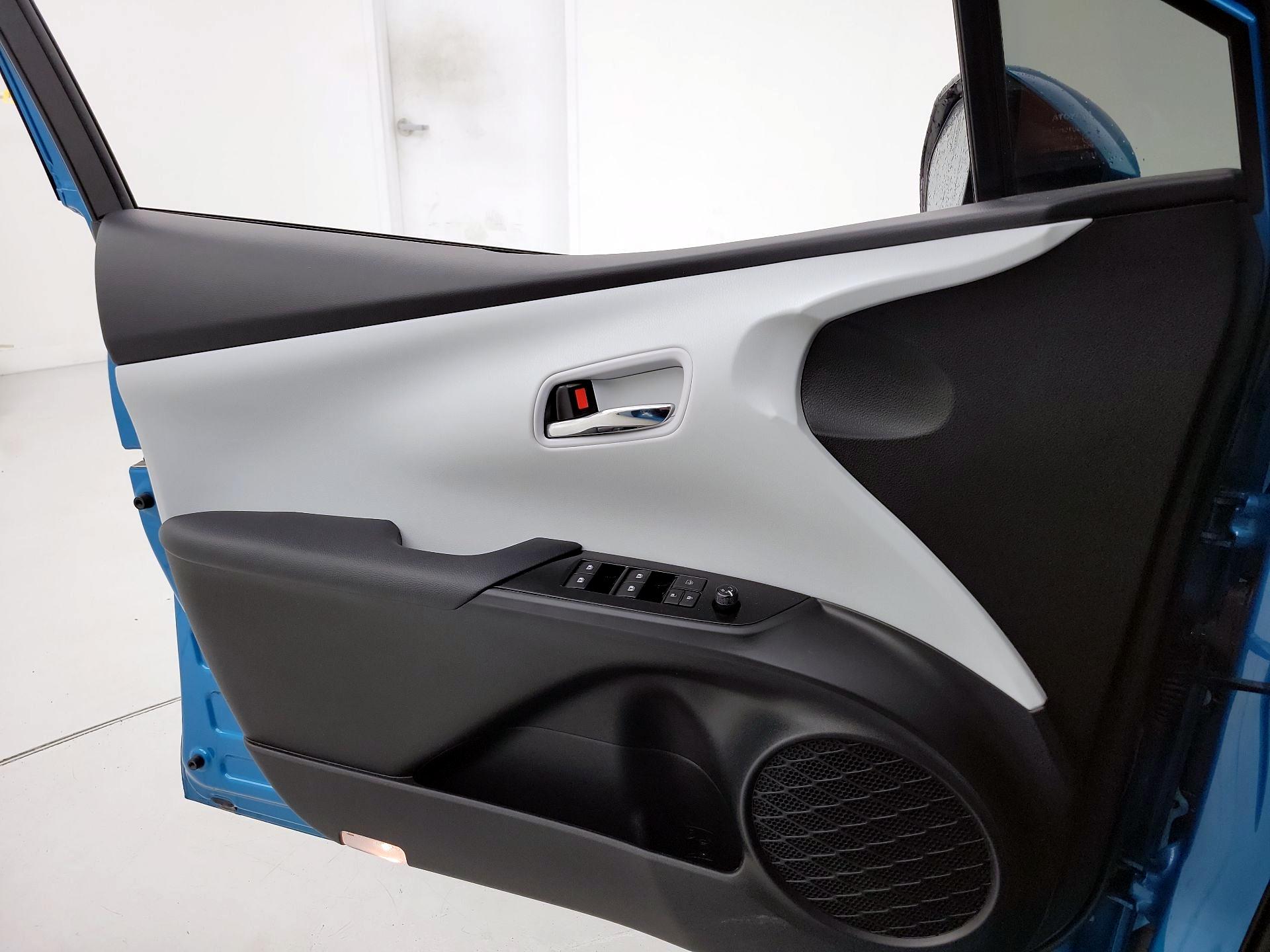 Thumbnail: 2017 Toyota Prius Prime - 12