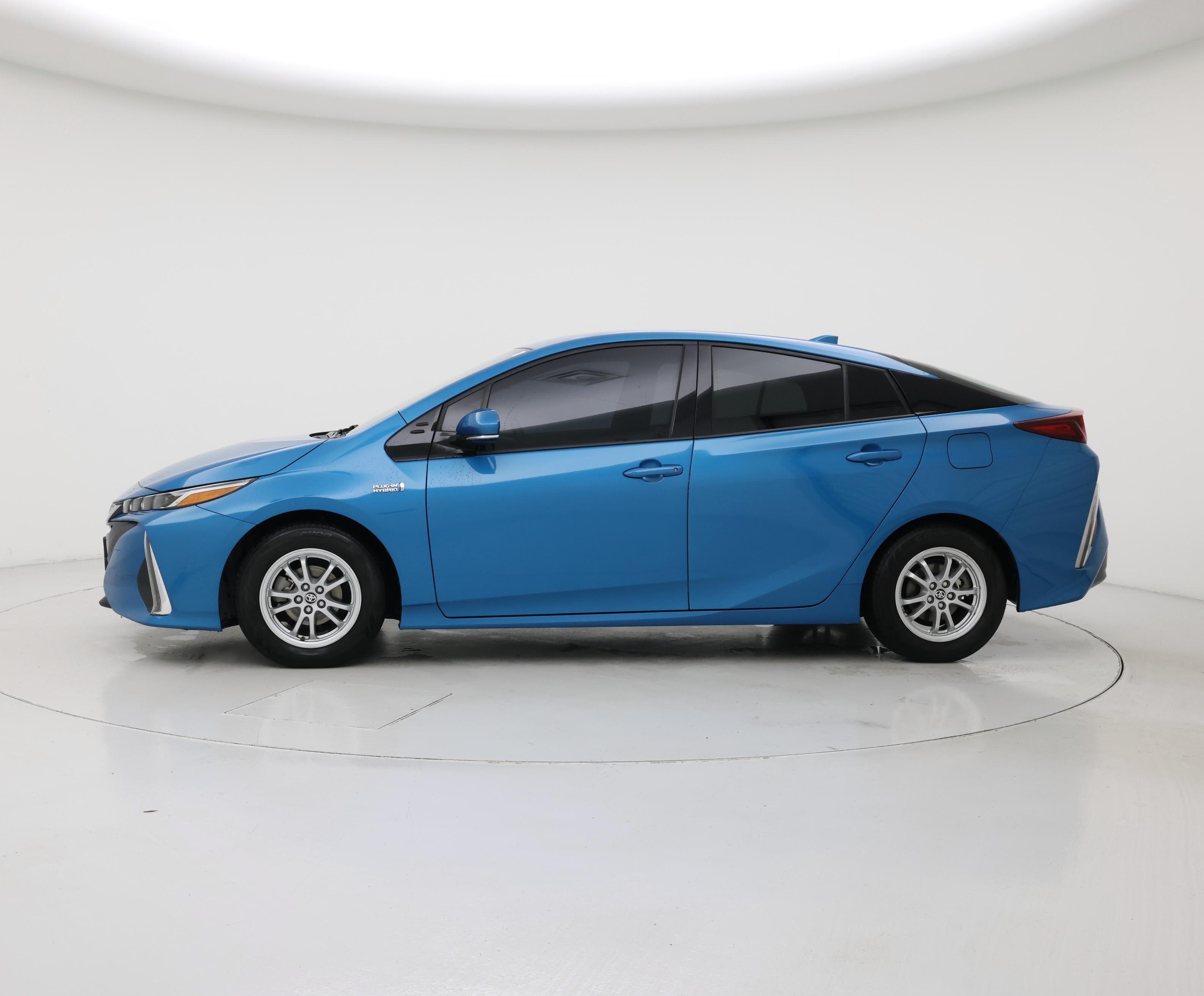 Thumbnail: 2017 Toyota Prius Prime - 3
