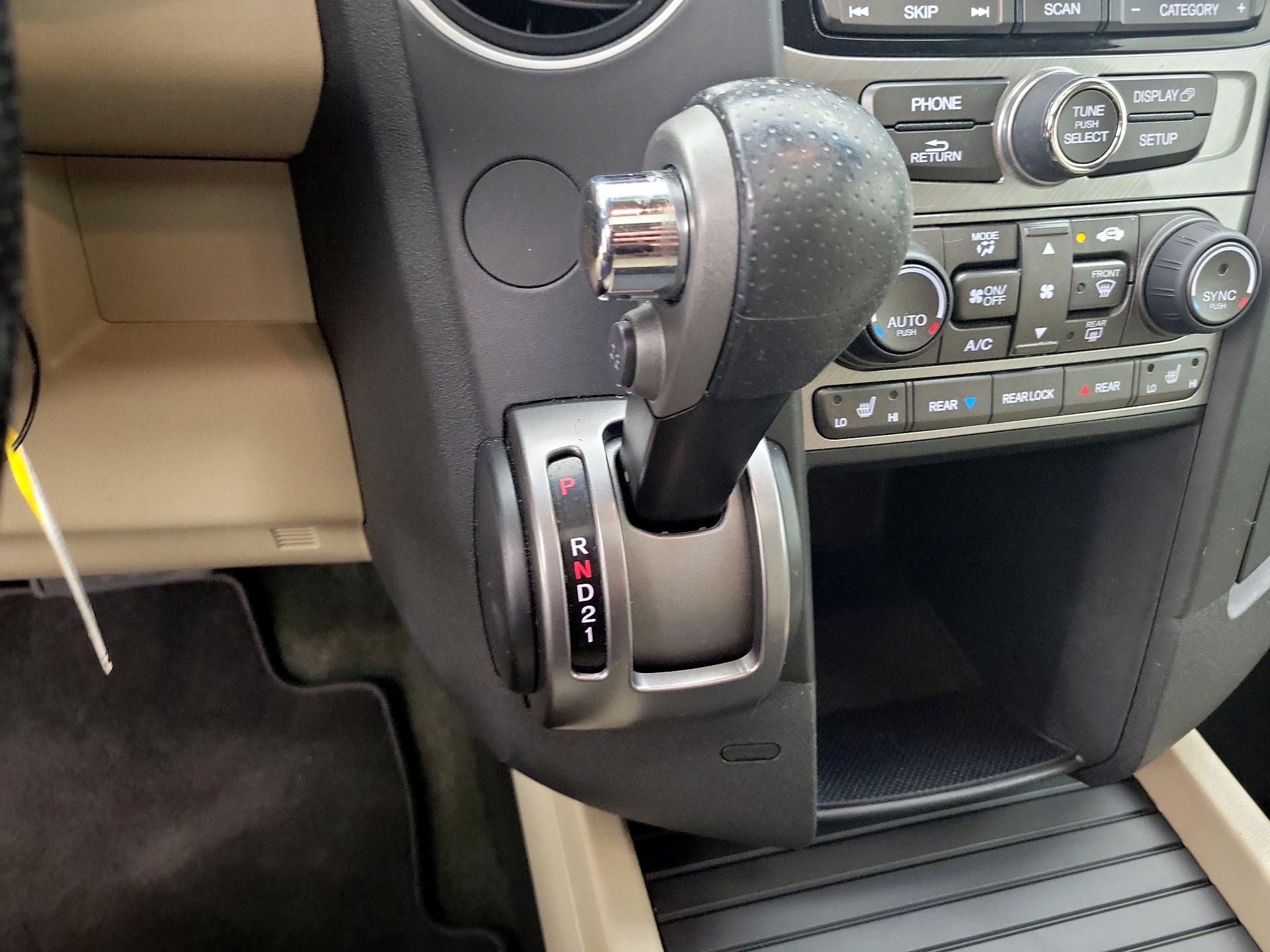 Thumbnail: 2015 Honda Pilot - 17