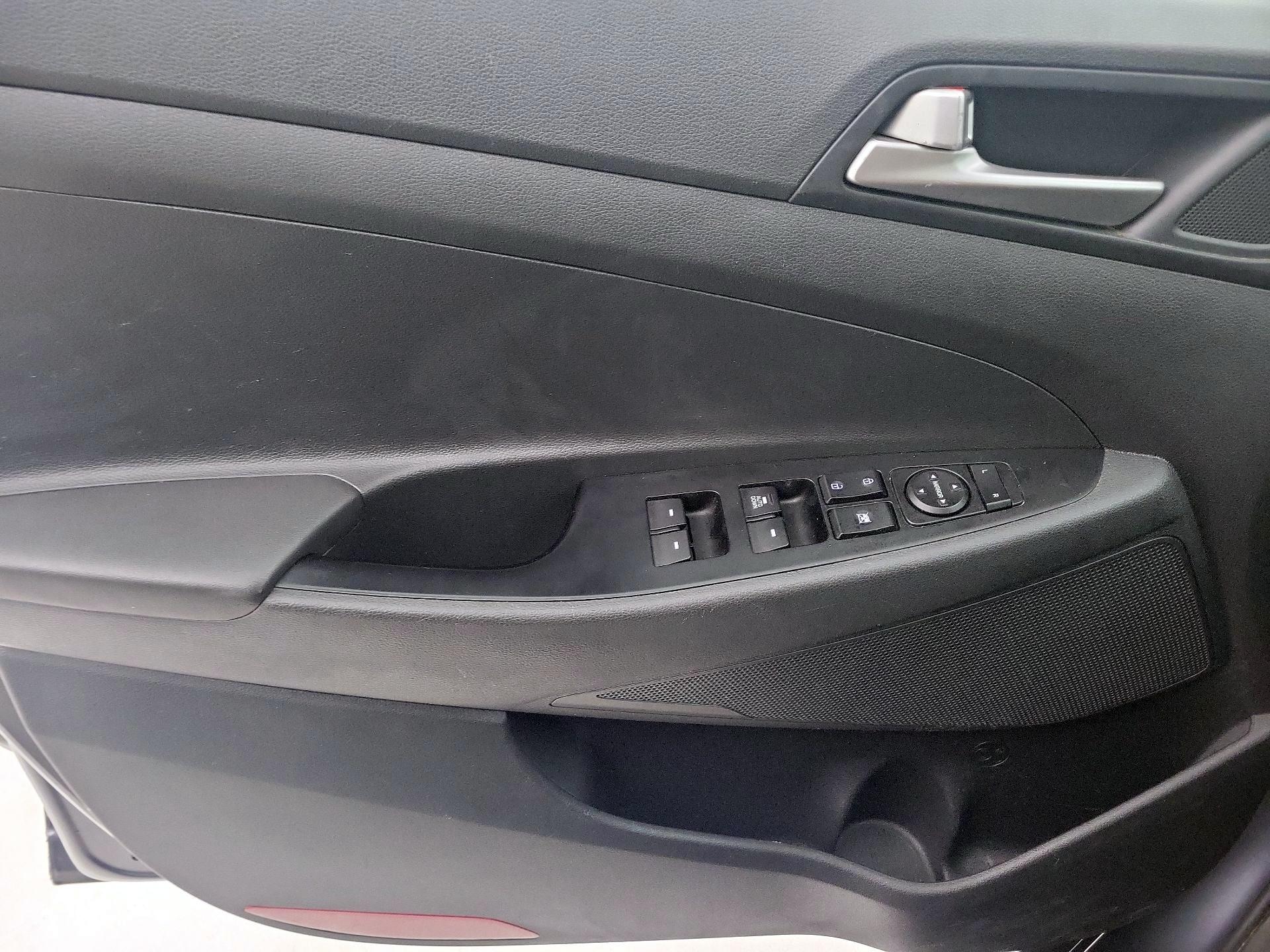 Thumbnail: 2019 Hyundai Tucson - 12