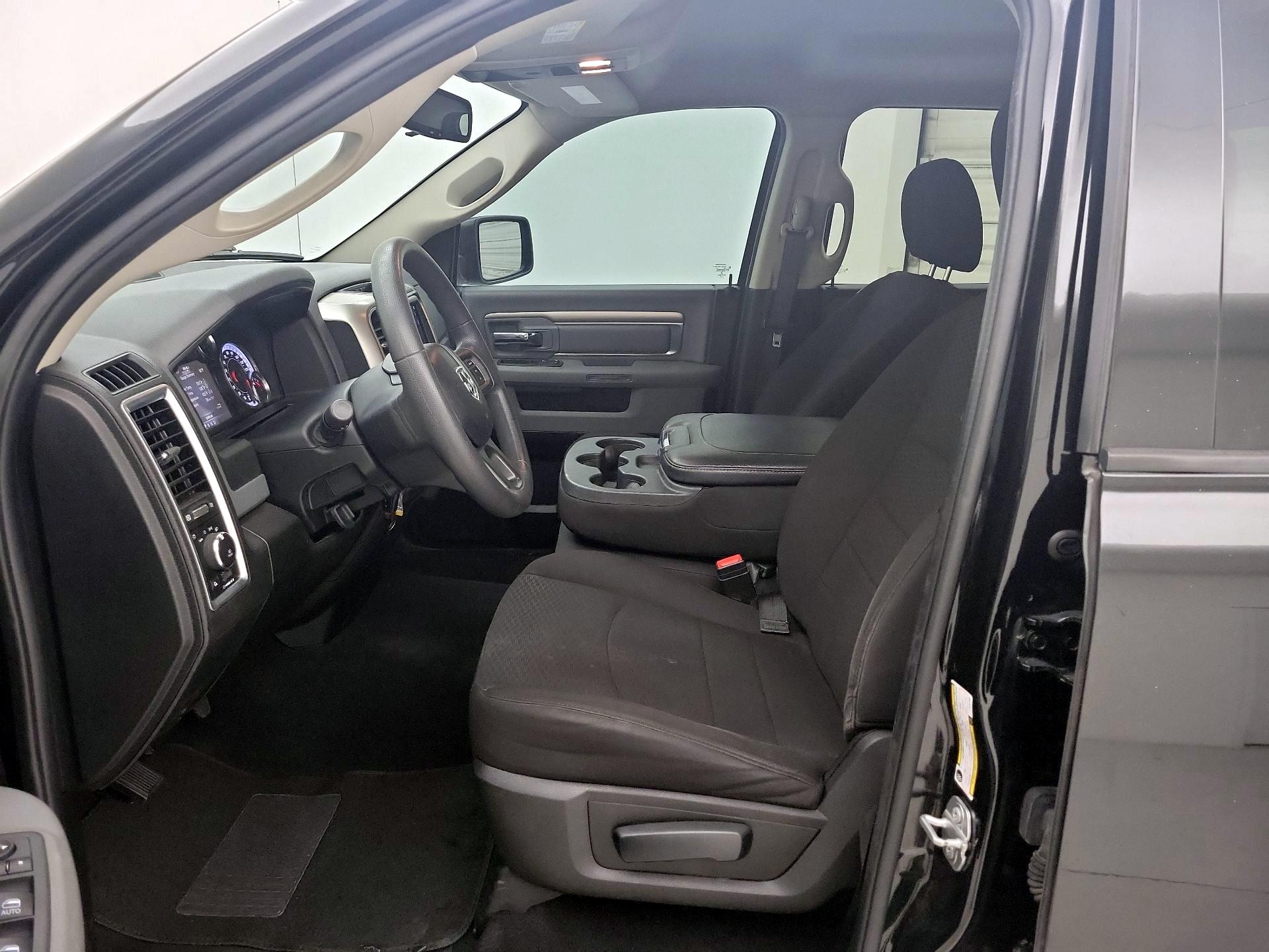 Thumbnail: 2020 RAM 1500 Classic - 11