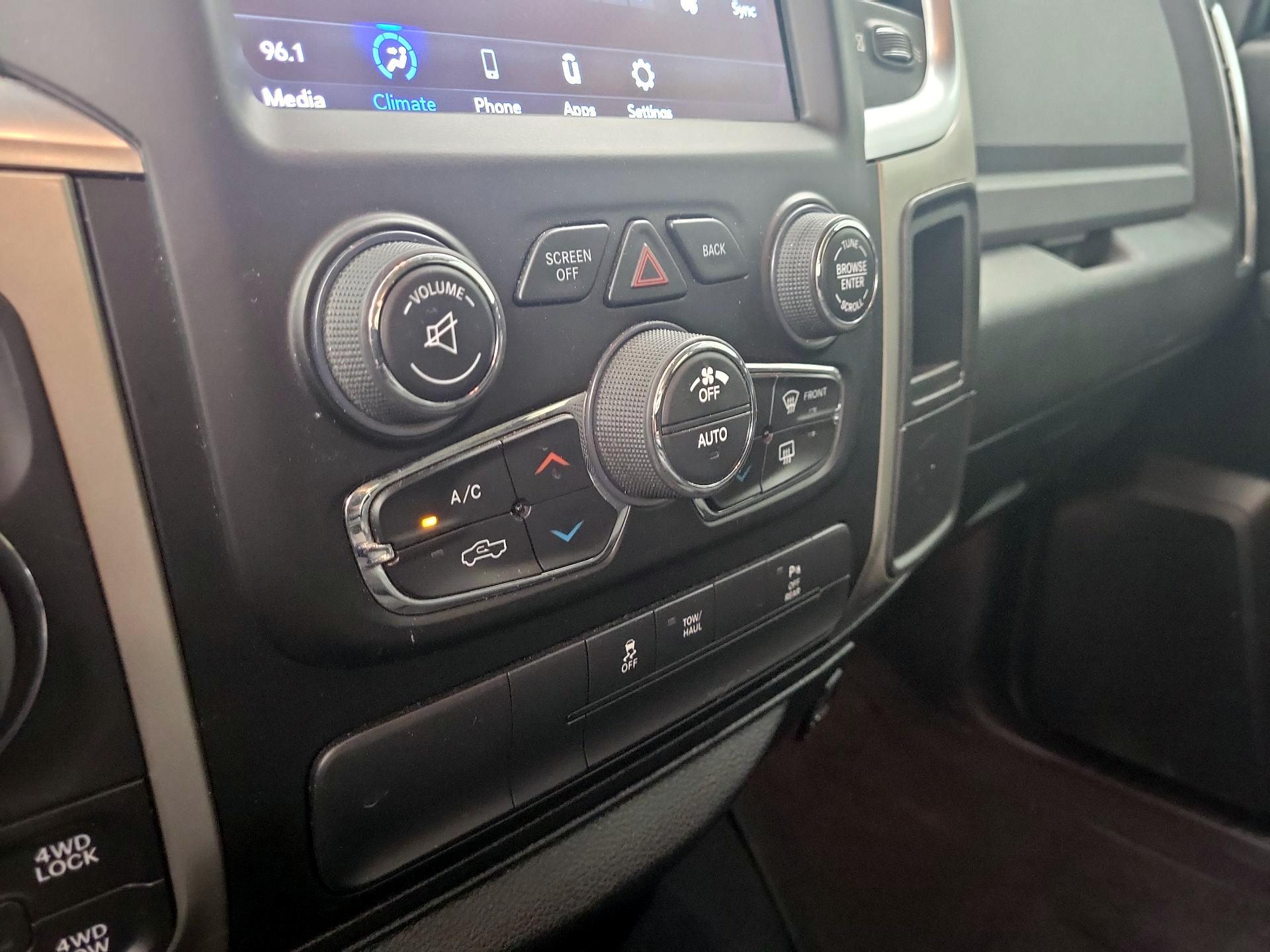 Thumbnail: 2020 RAM 1500 Classic - 16