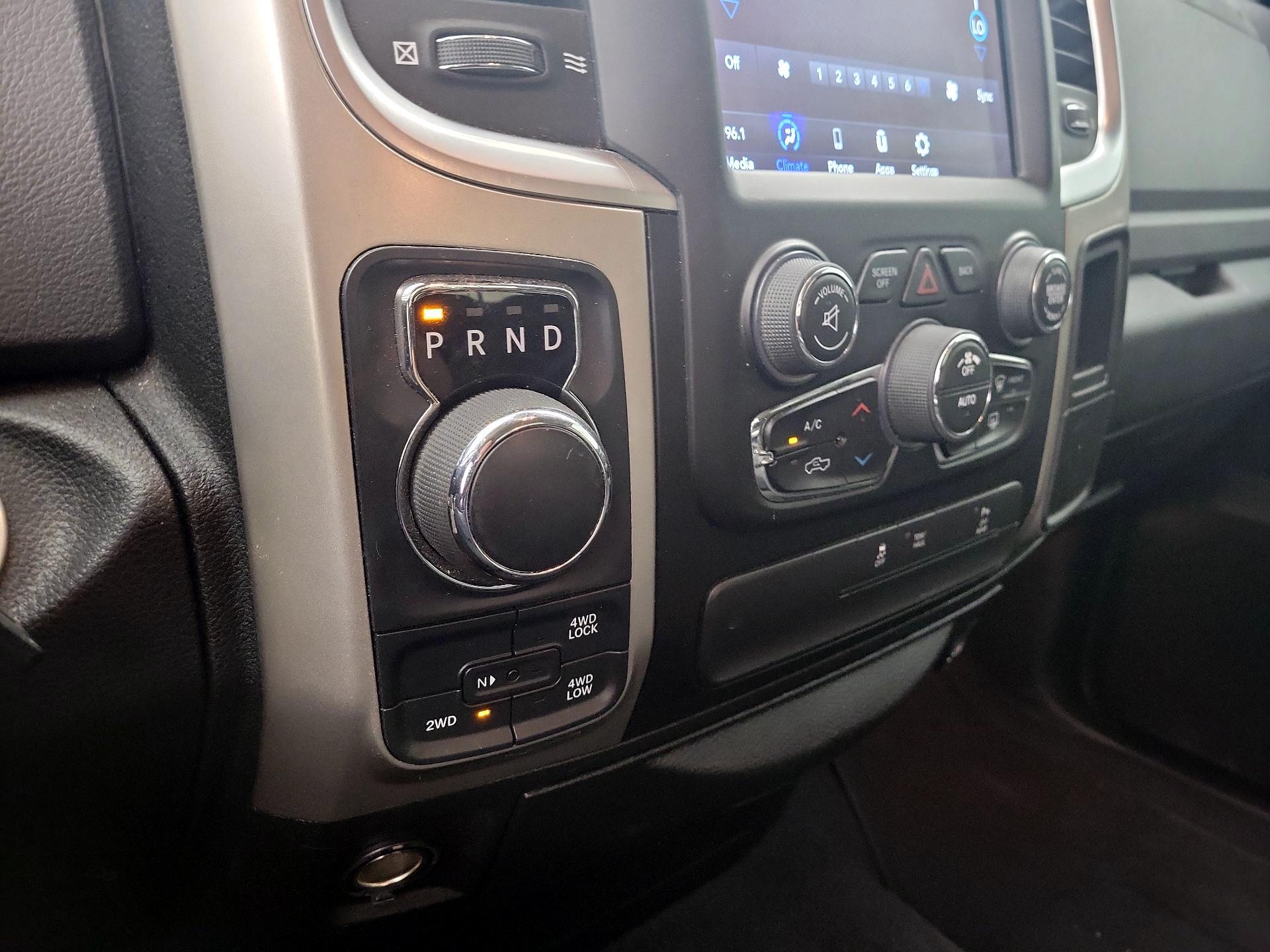 Thumbnail: 2020 RAM 1500 Classic - 17