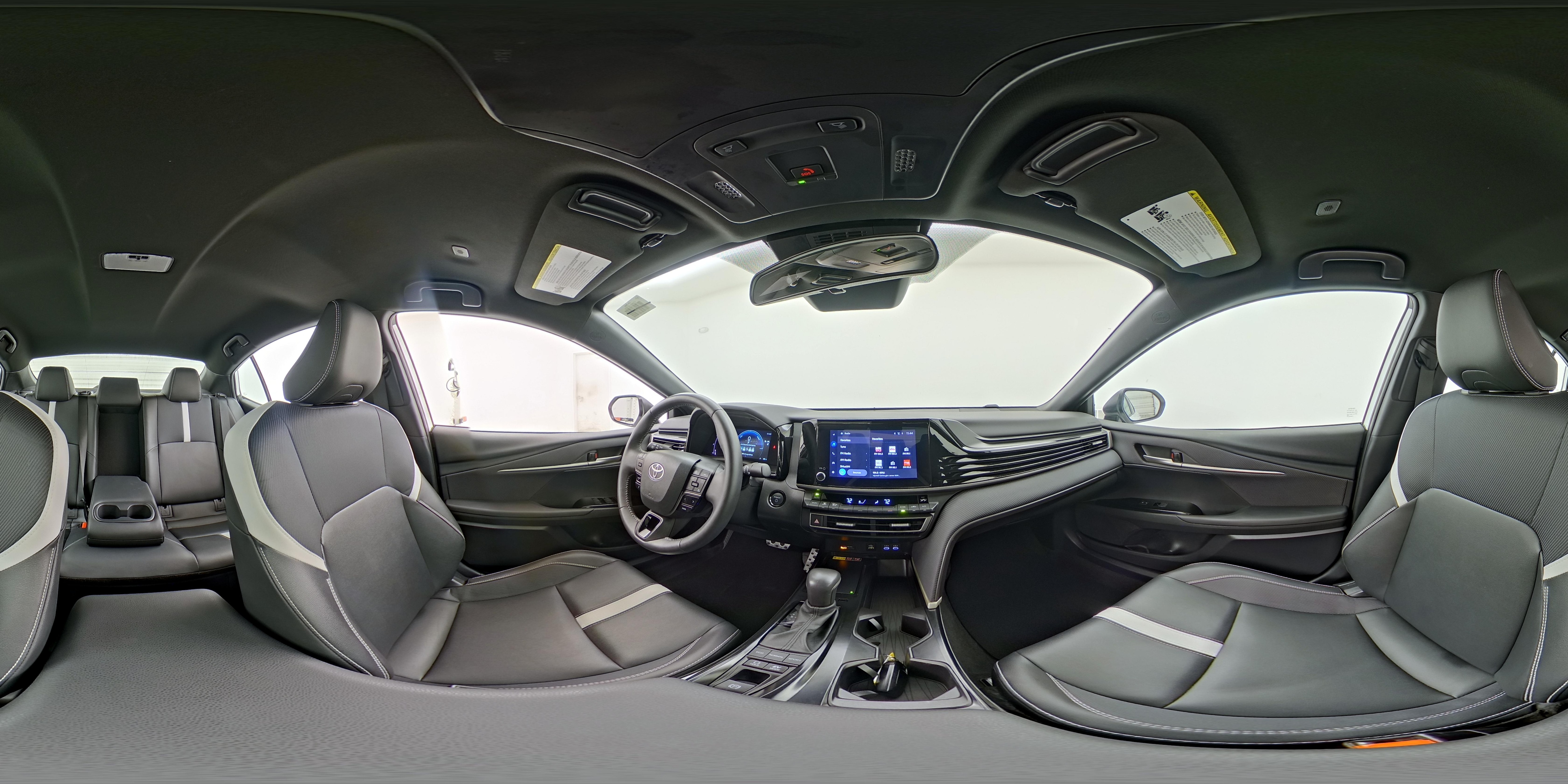 2025 Toyota Camry SE - Photo 24