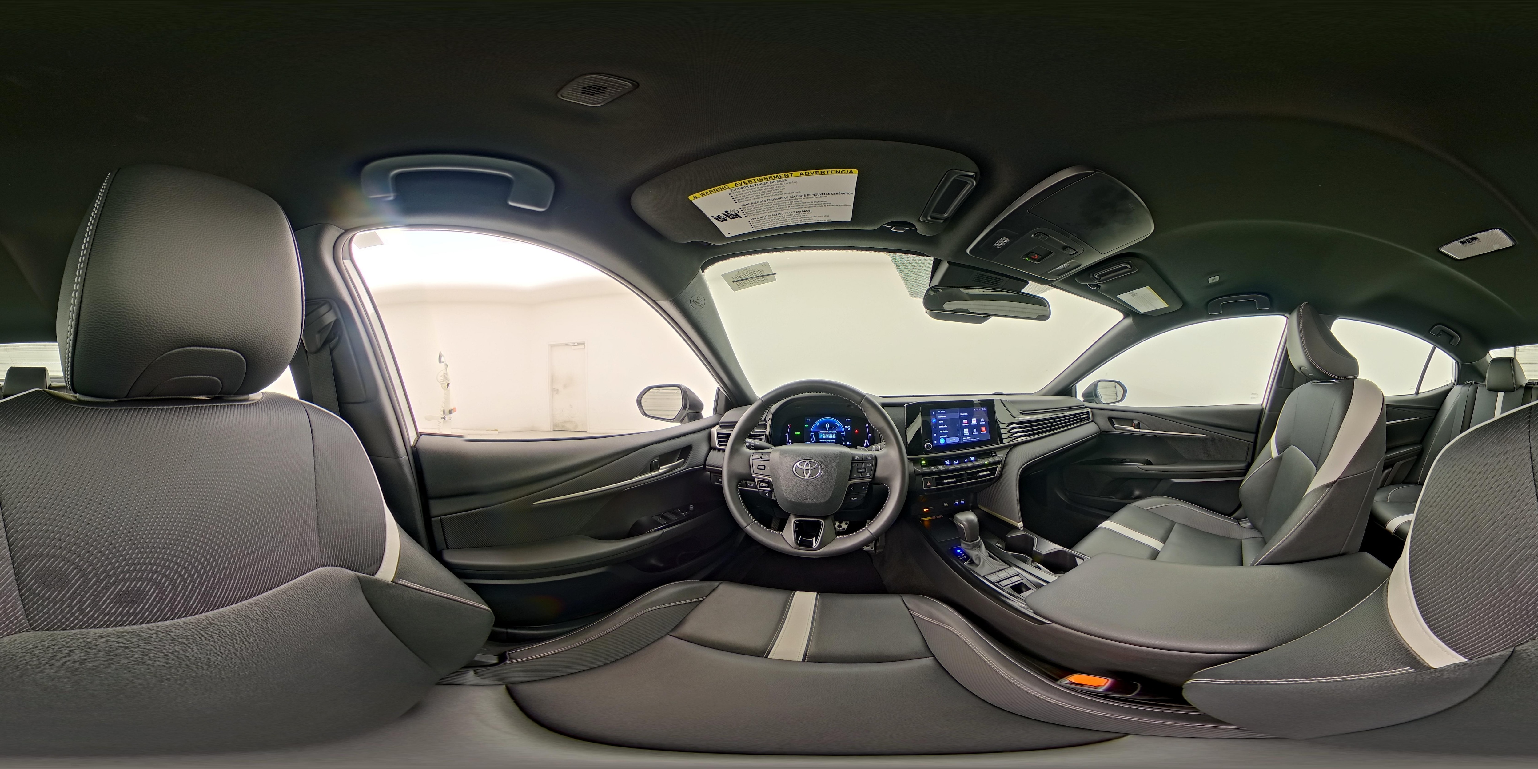2025 Toyota Camry SE - Photo 26