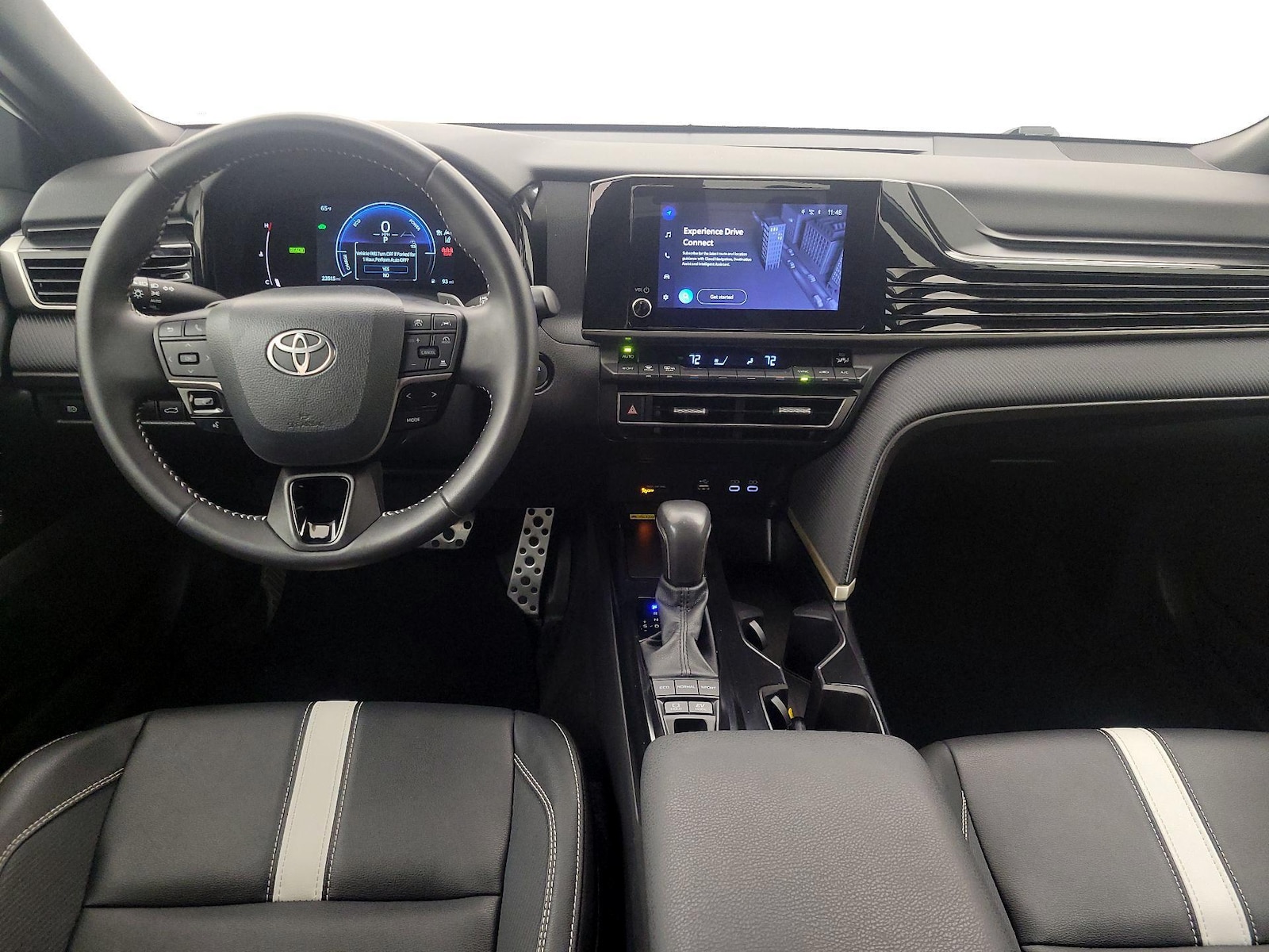 2025 Toyota Camry SE - Photo 10