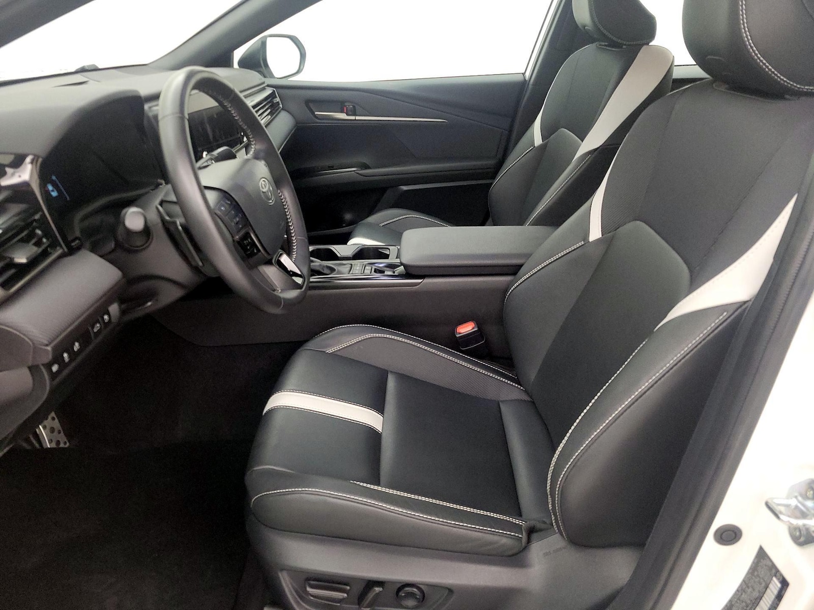 2025 Toyota Camry SE - Photo 12