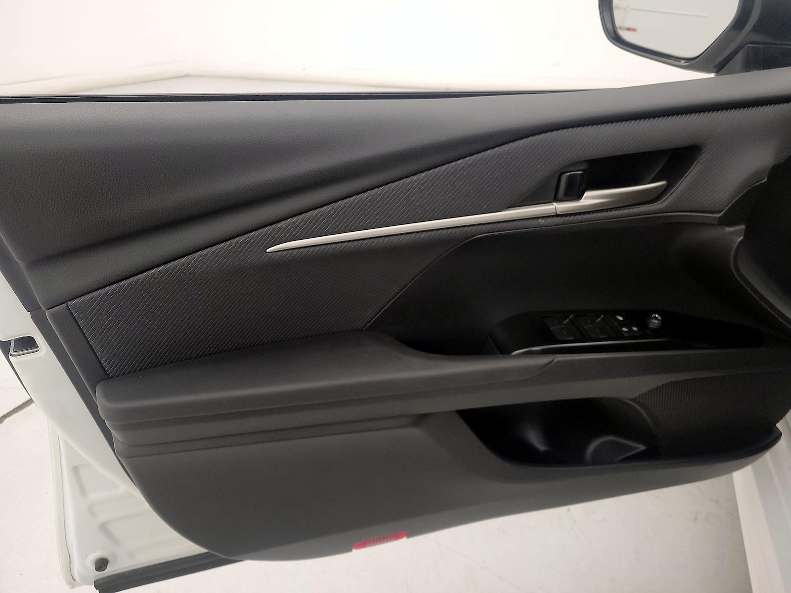 2025 Toyota Camry SE - Photo 13