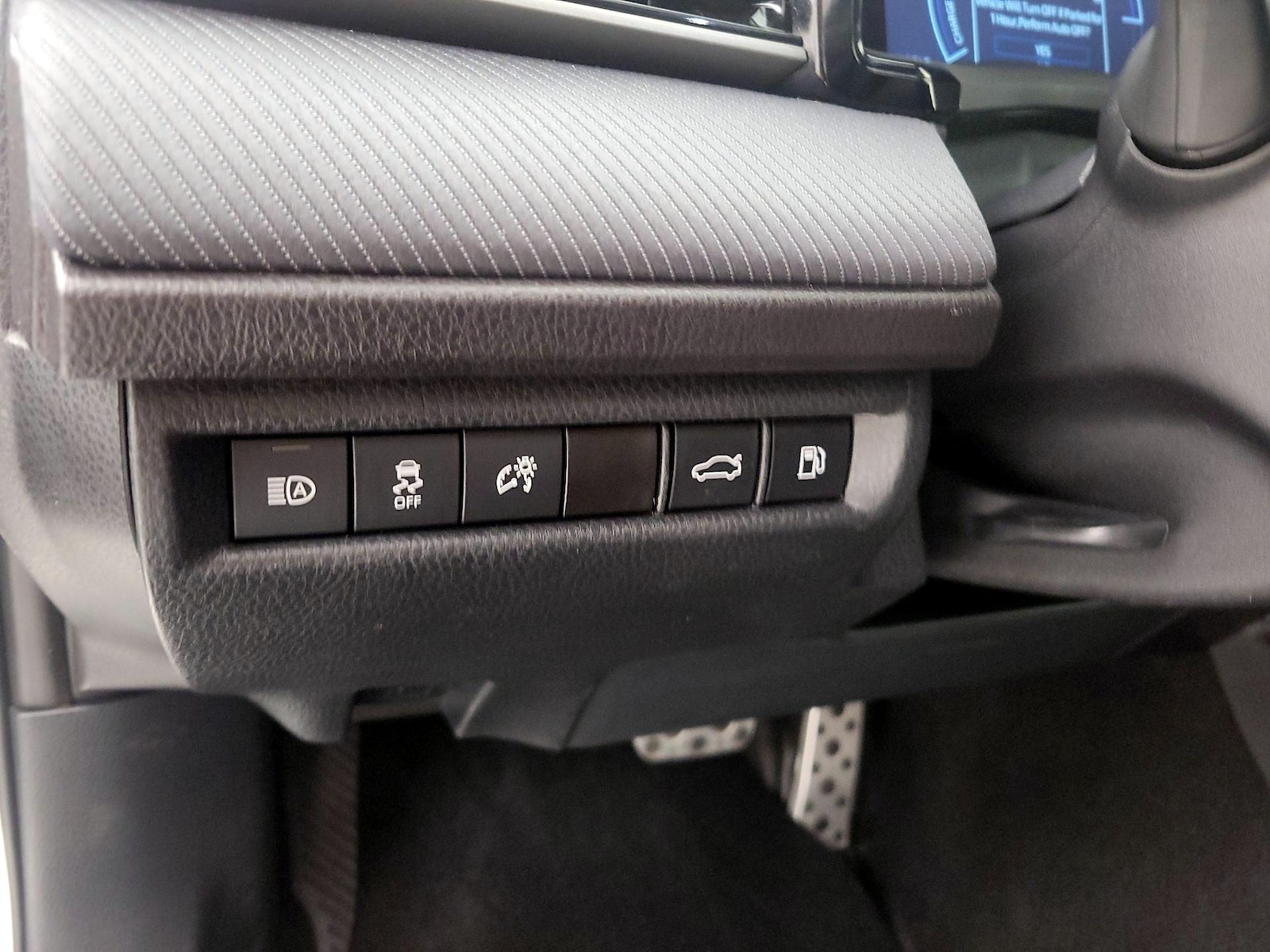 2025 Toyota Camry SE - Photo 14