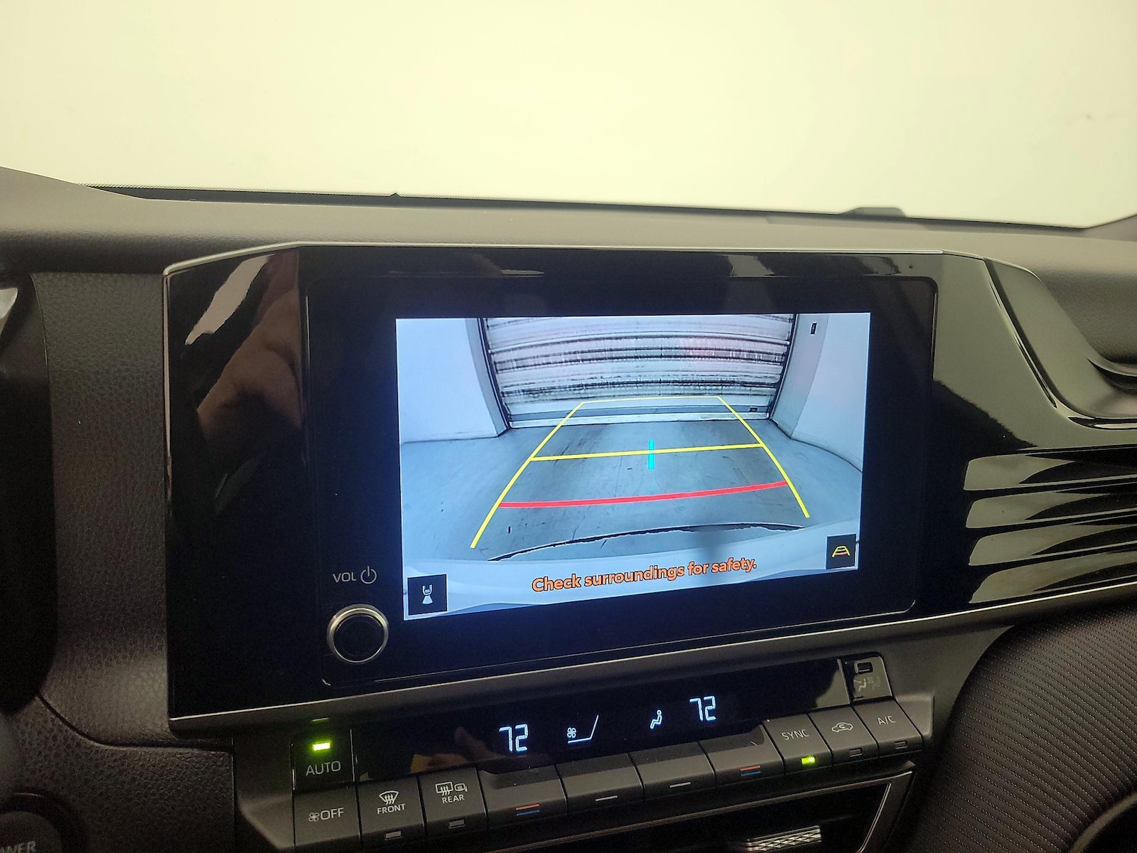 2025 Toyota Camry SE - Photo 15